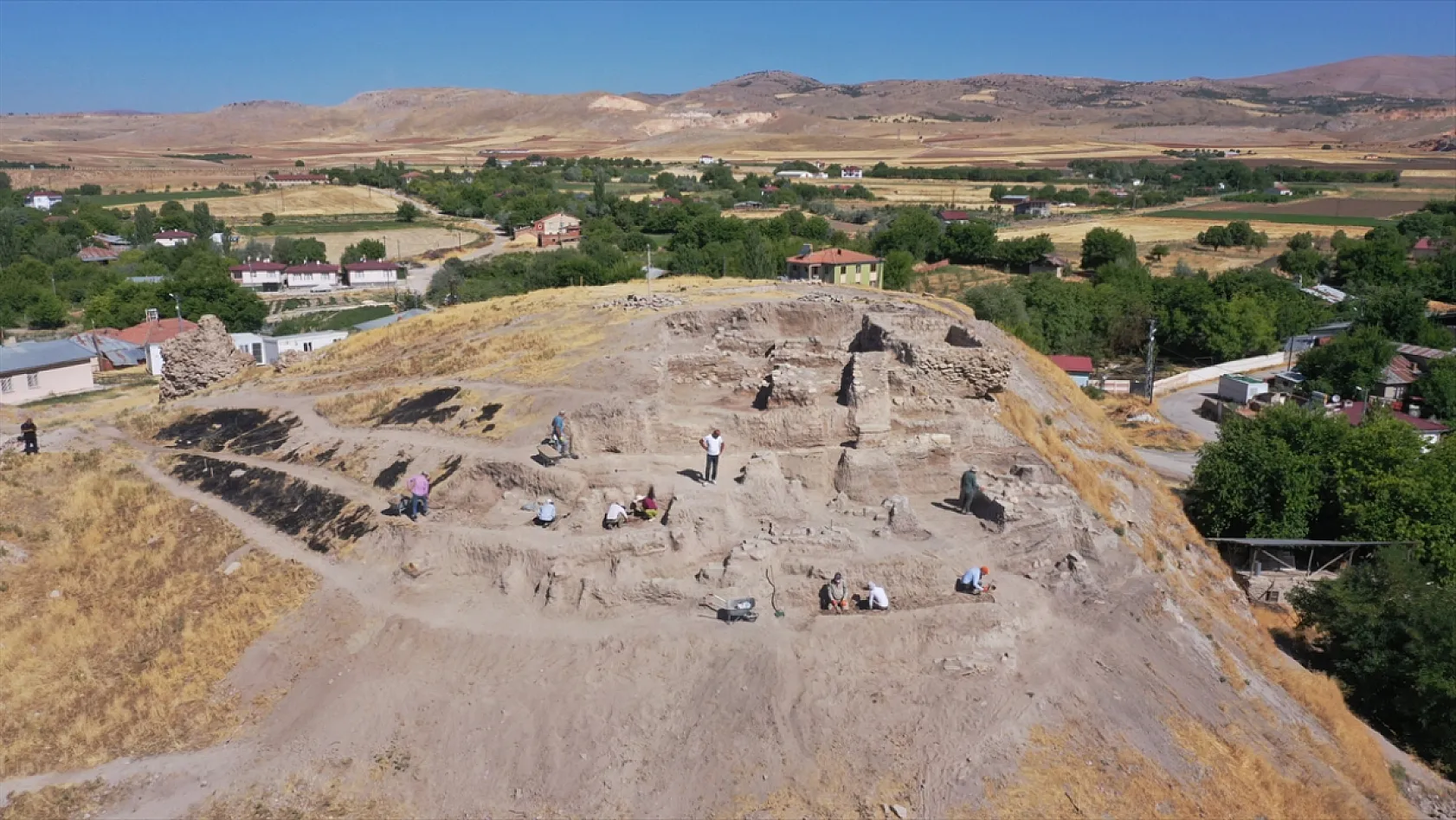 Elazığ'da 6 bin yıllık tapınak alanı bulundu