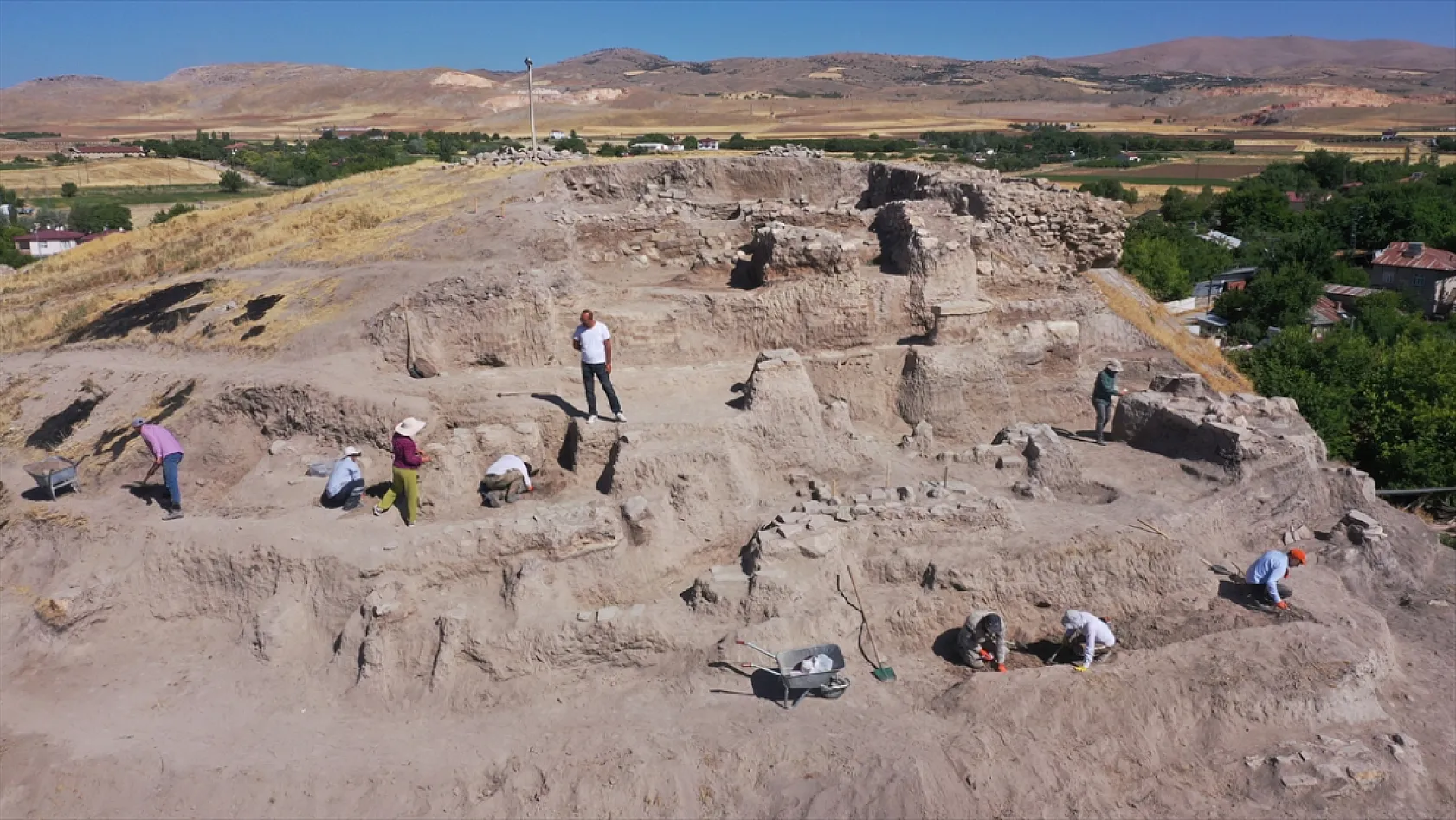 Elazığ'da 6 bin yıllık tapınak alanı bulundu