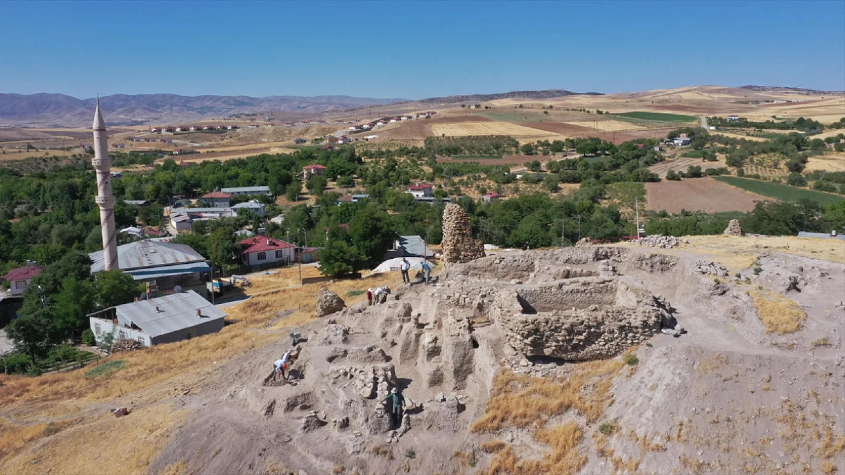 Elazığ'da 6 bin yıllık tapınak alanı bulundu