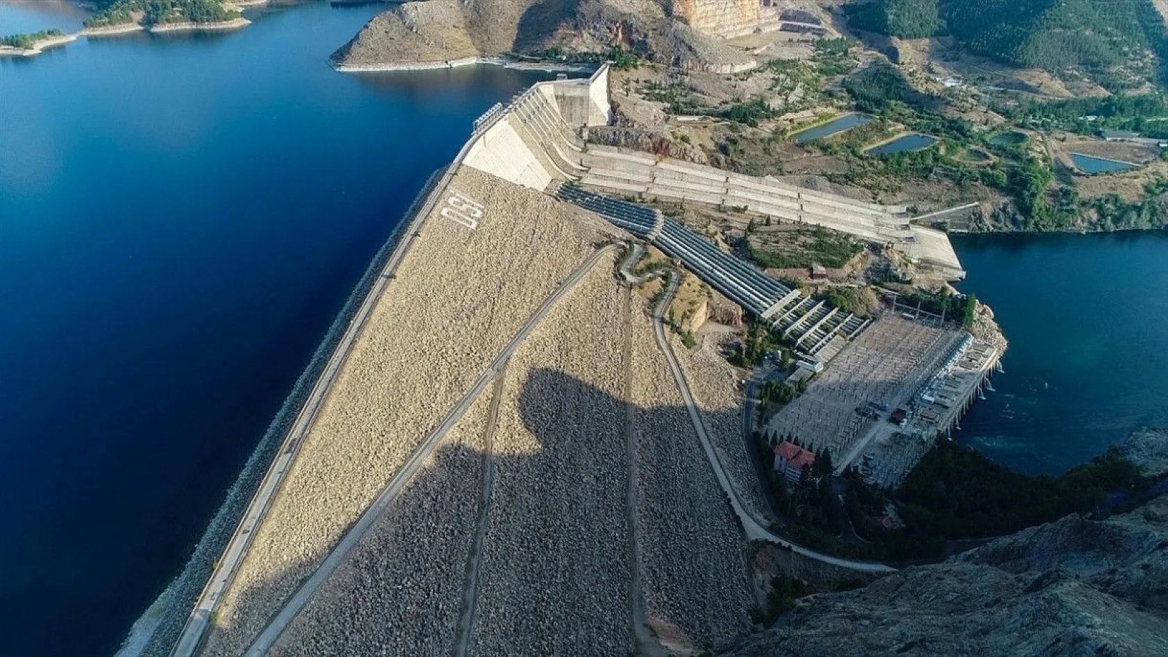 'Keban Barajı' 50 yıldır tarıma ve su ürünlerine katkı sunuyor