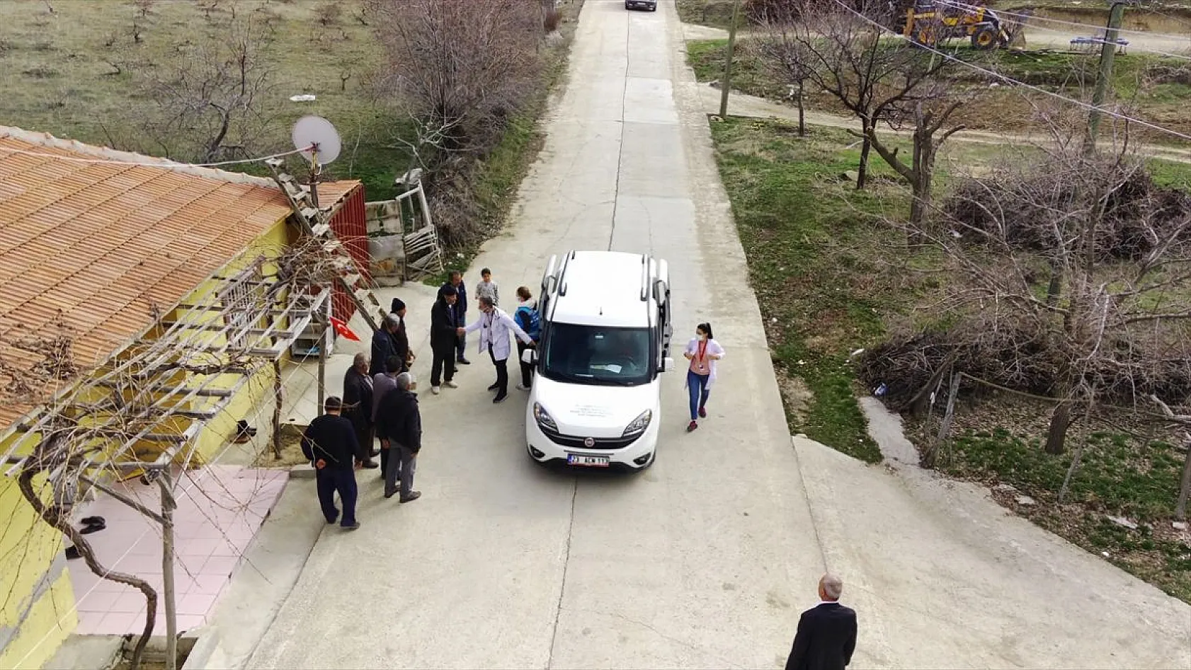 Kırsaldaki depremzedelere gezici sağlık hizmeti