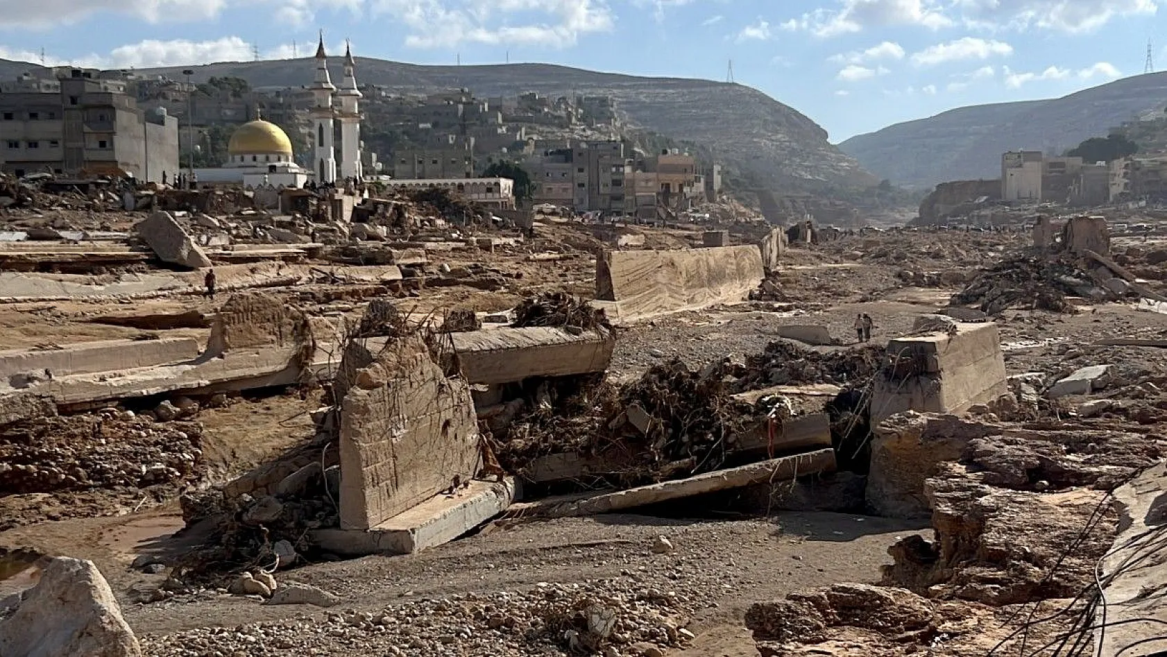 Libya'daki selin Derna'yı vurduğu anlar