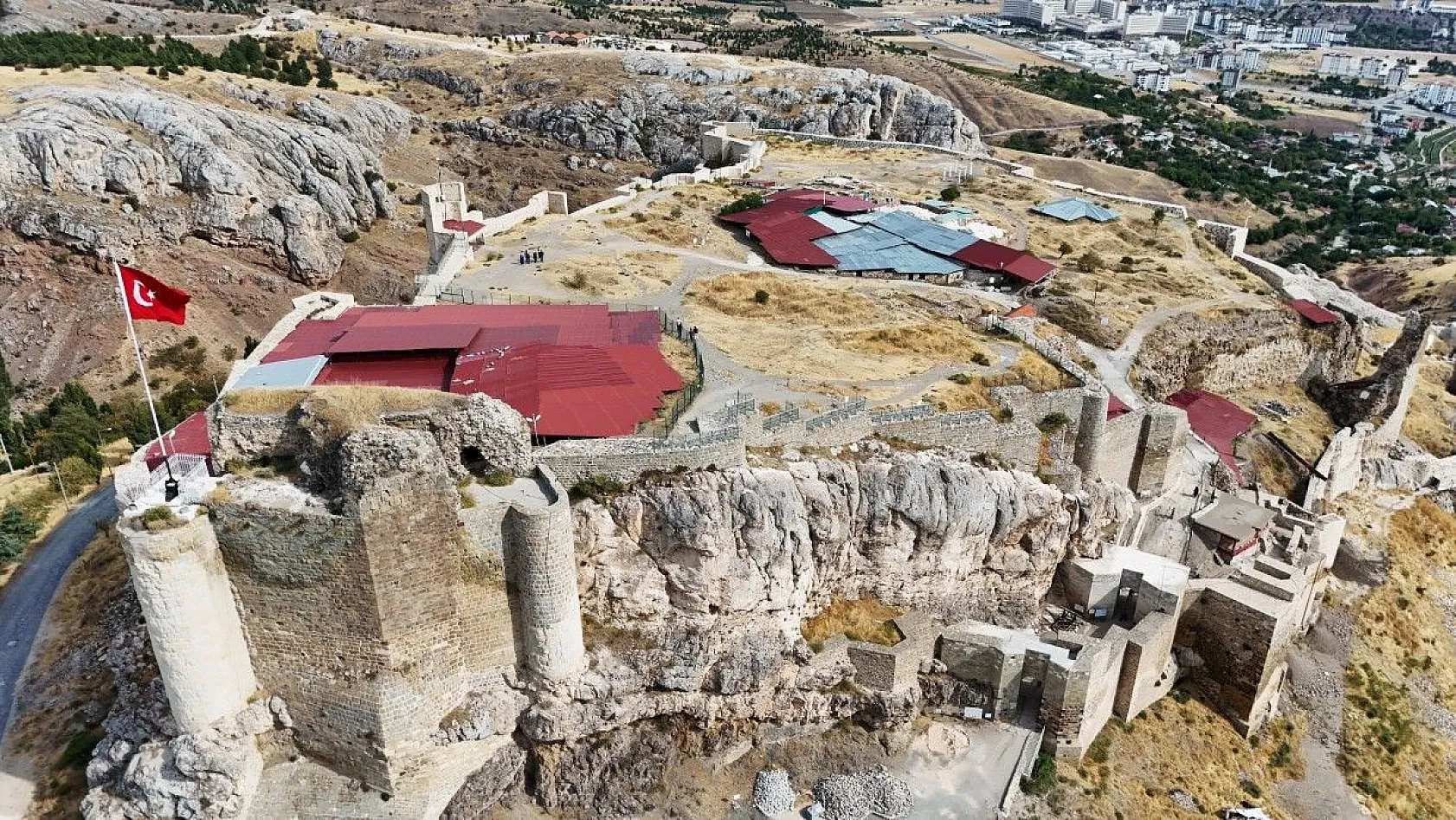 Bin yıllık sanayi sitesi Harput Kalesi'nde ortaya çıkarıldı