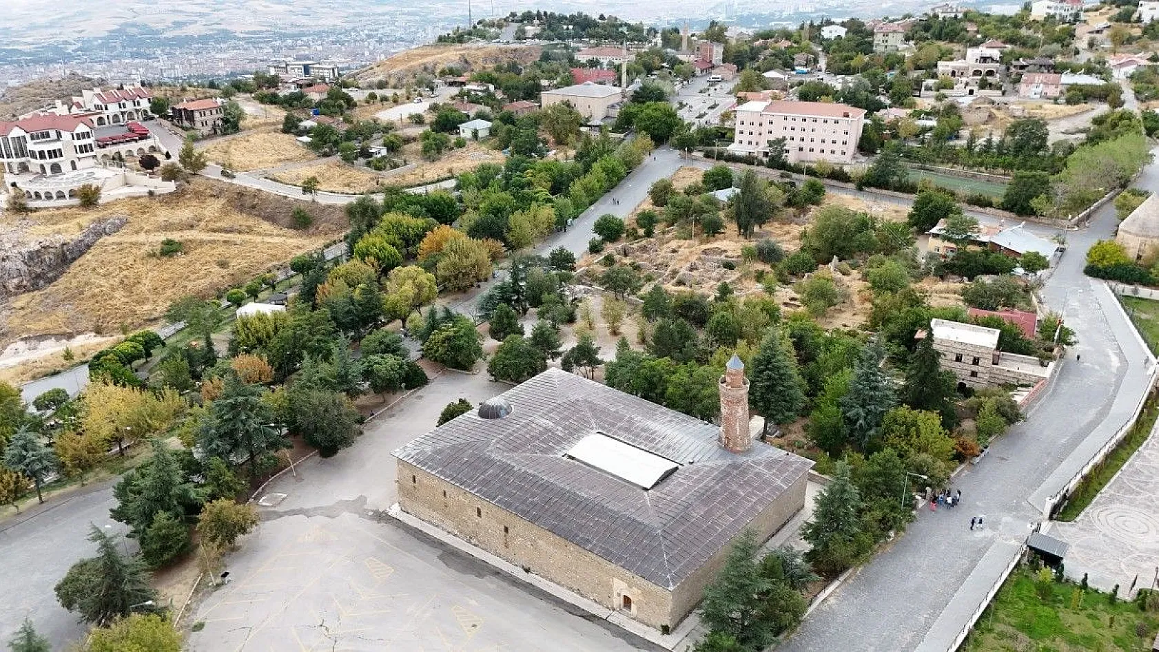 Bin yıllık sanayi sitesi Harput Kalesi'nde ortaya çıkarıldı