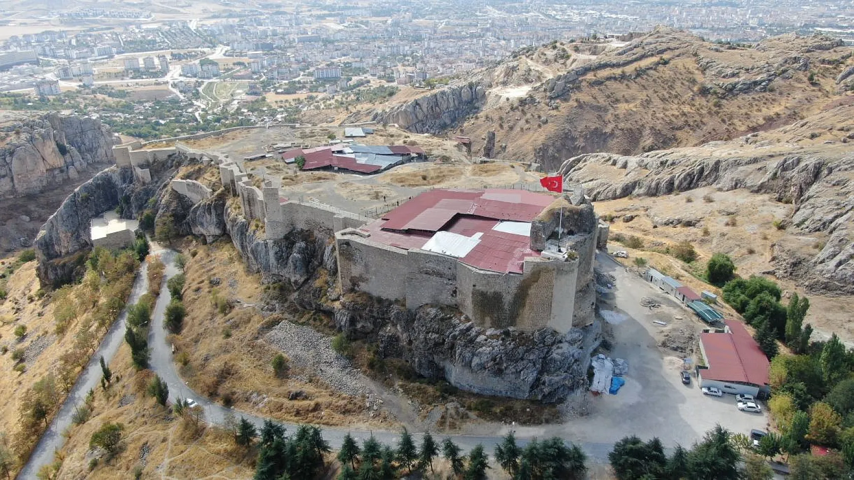 4 büyük deprem gören tarihi mahalle dimdik ayakta