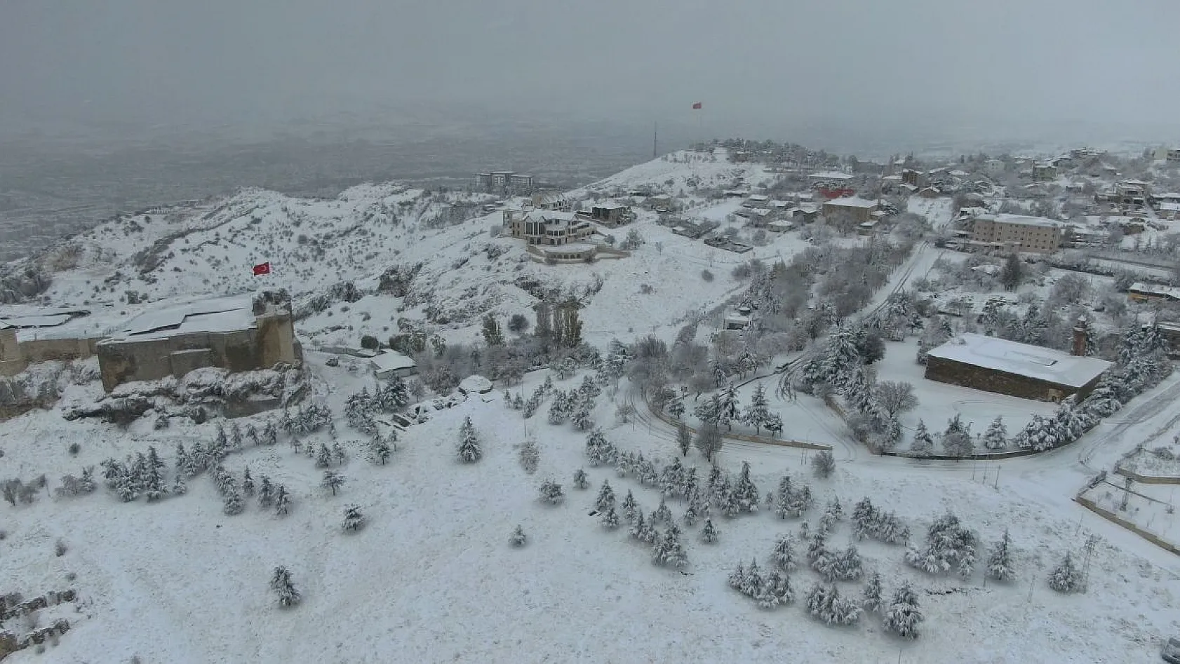 Harput beyaz gelinliğini giydi