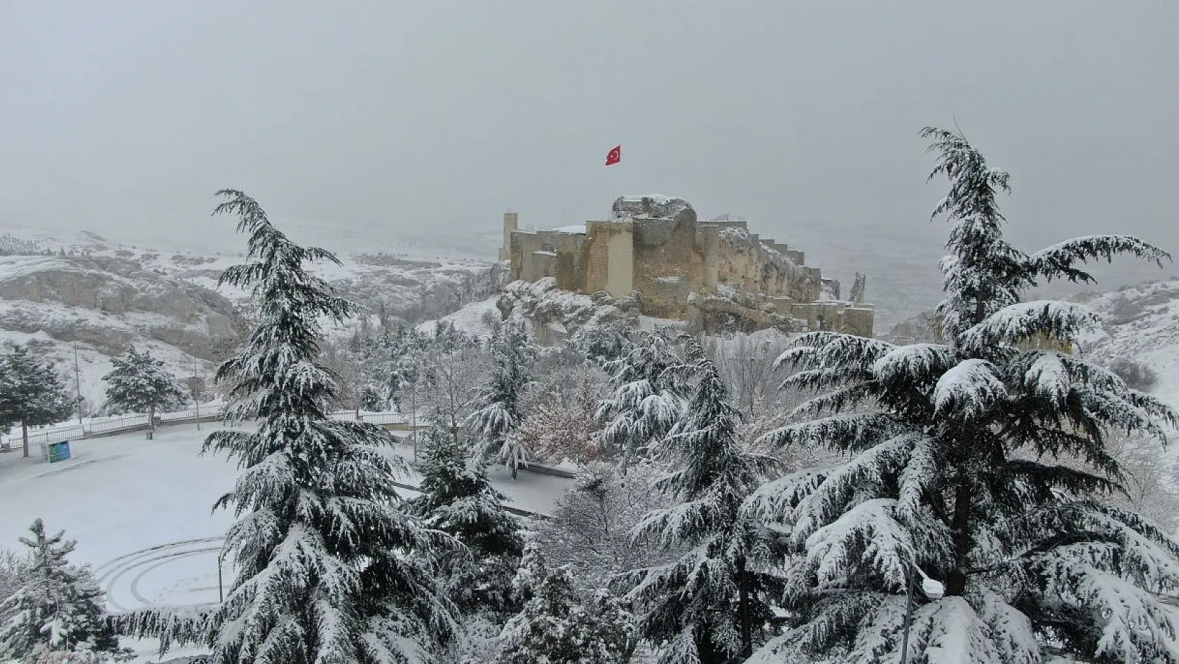 Harput beyaz gelinliğini giydi
