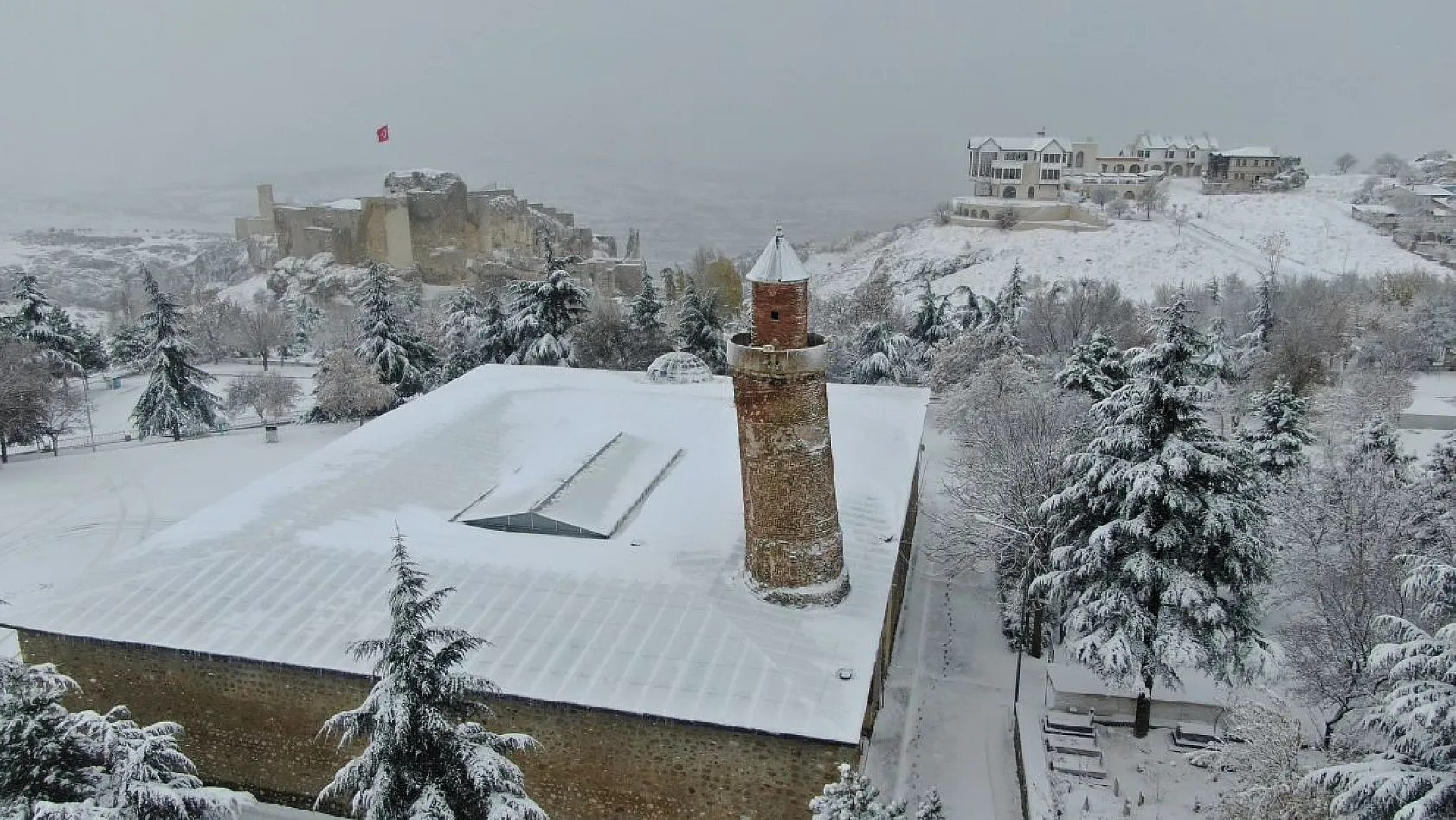 Harput beyaz gelinliğini giydi