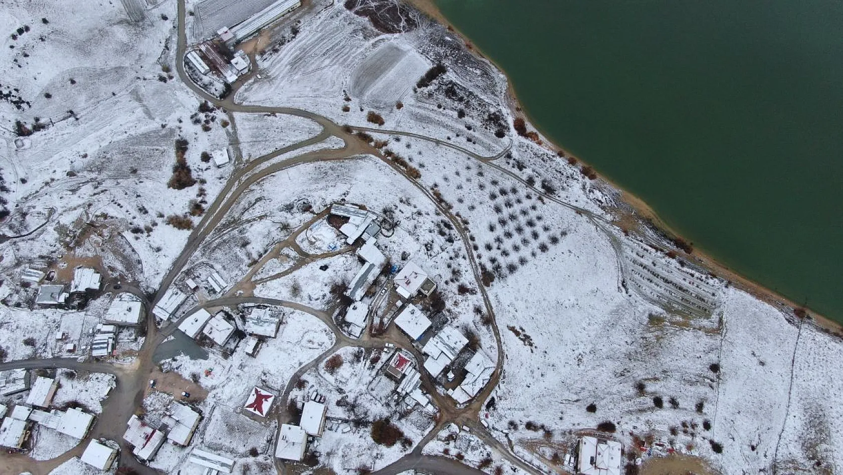 Kar yağdı, Cip Gölü kartpostala döndü