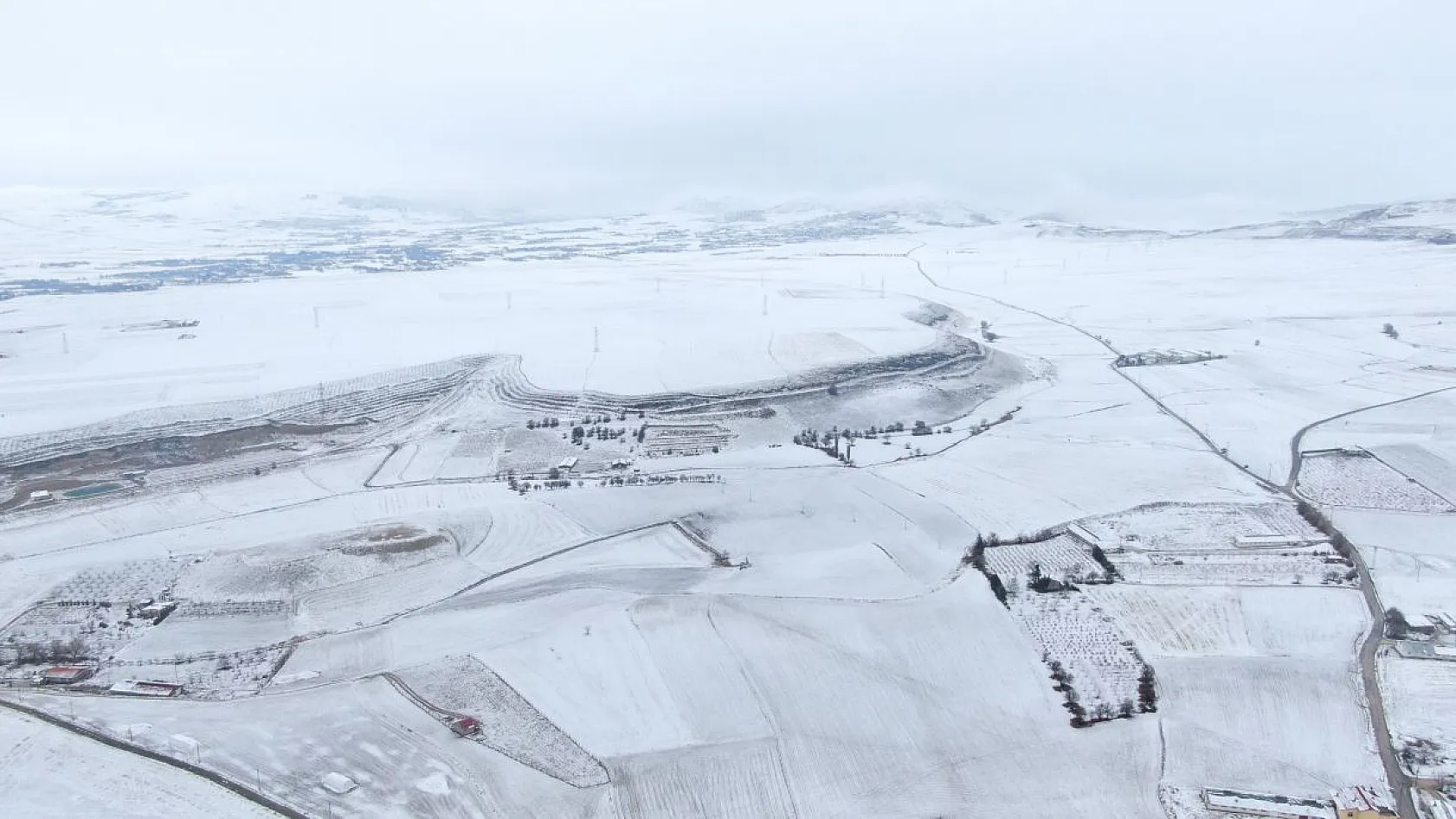 Kar yağdı, Cip Gölü kartpostala döndü