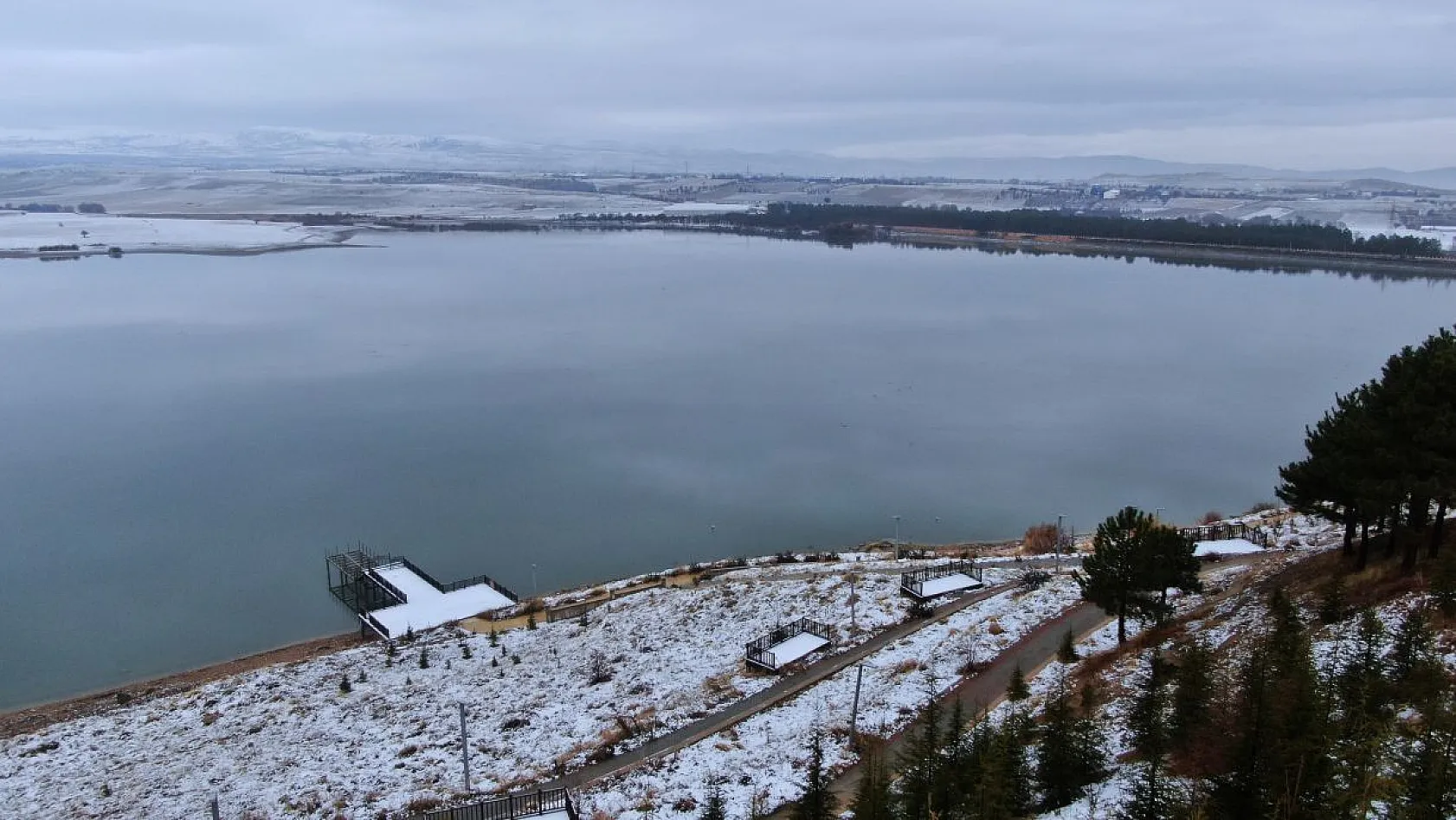 Kar yağdı, Cip Gölü kartpostala döndü