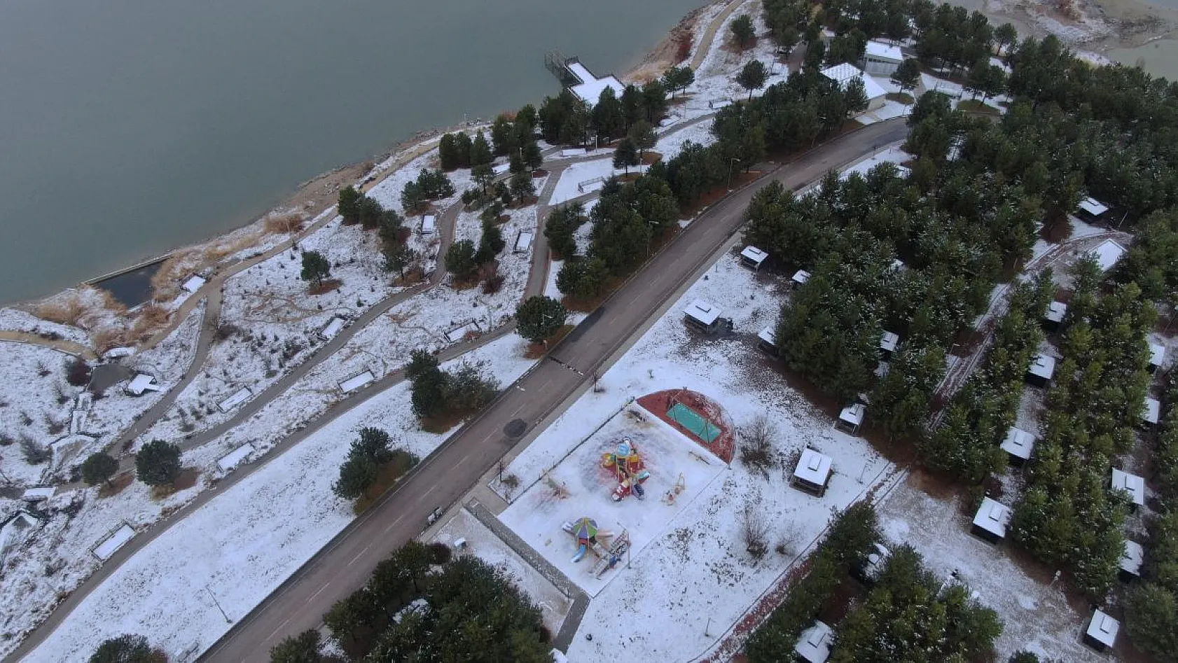 Kar yağdı, Cip Gölü kartpostala döndü