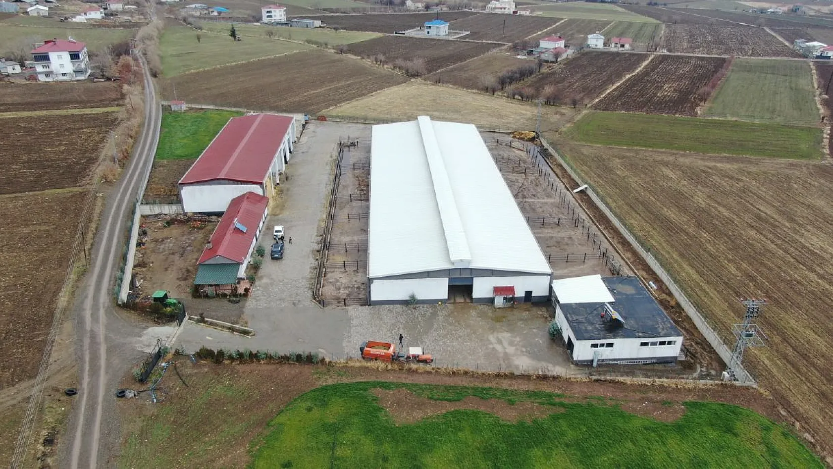 Almanya'dan köyüne döndü, devlet desteğiyle çiftlik kurdu