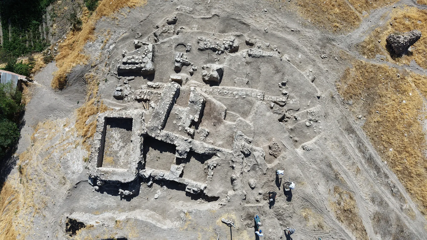 Elazığ'da 6 bin yıllık seramikler ortaya çıkarıldı