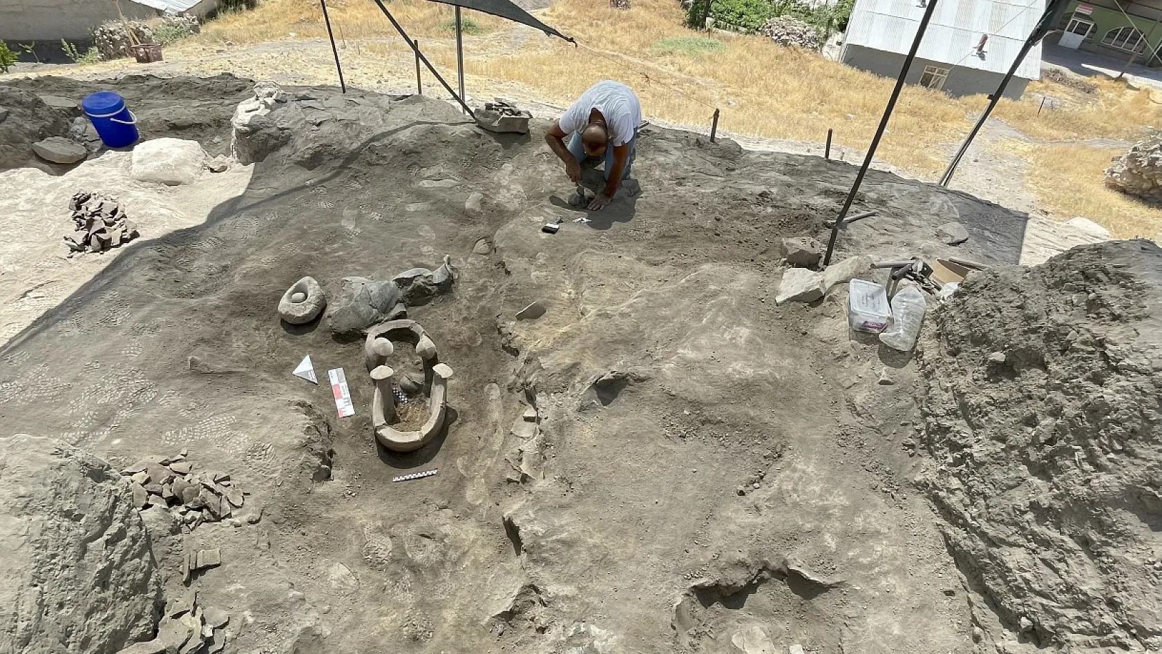 Elazığ'da 6 bin yıllık seramikler ortaya çıkarıldı