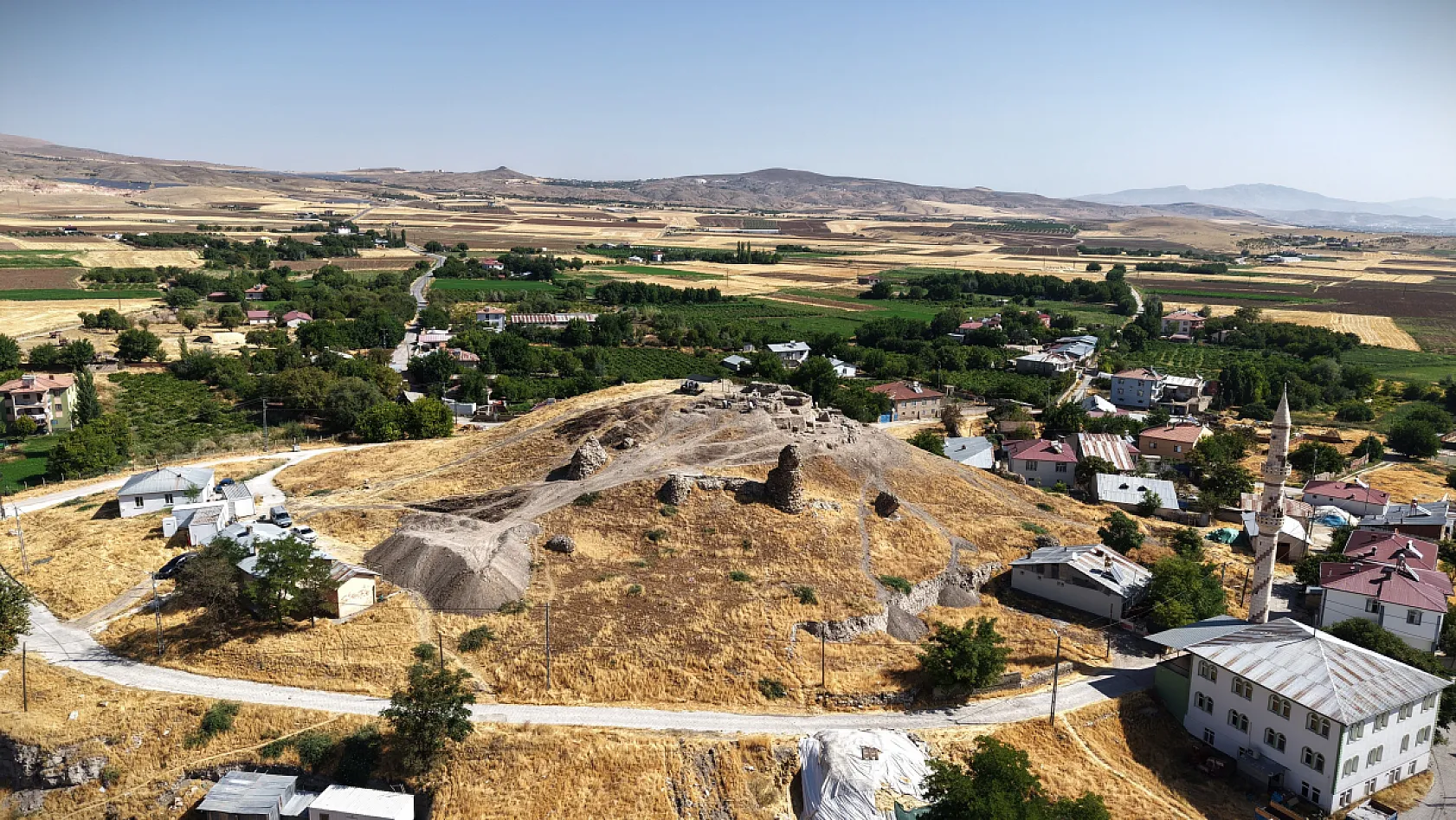 Elazığ'da 6 bin yıllık seramikler ortaya çıkarıldı