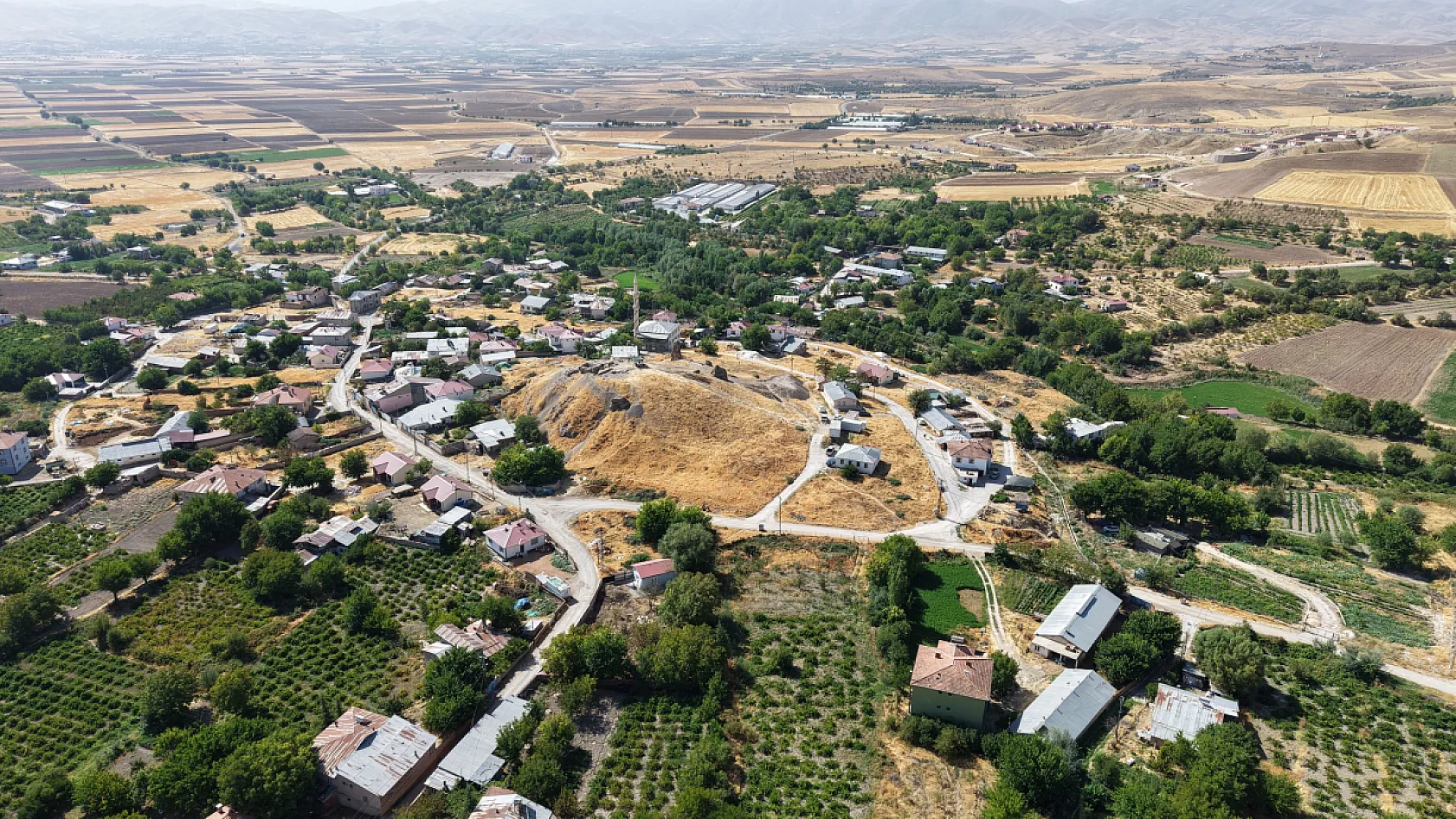 Elazığ'da 6 bin yıllık seramikler ortaya çıkarıldı
