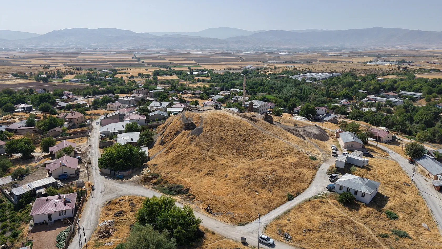 Elazığ'da 6 bin yıllık seramikler ortaya çıkarıldı