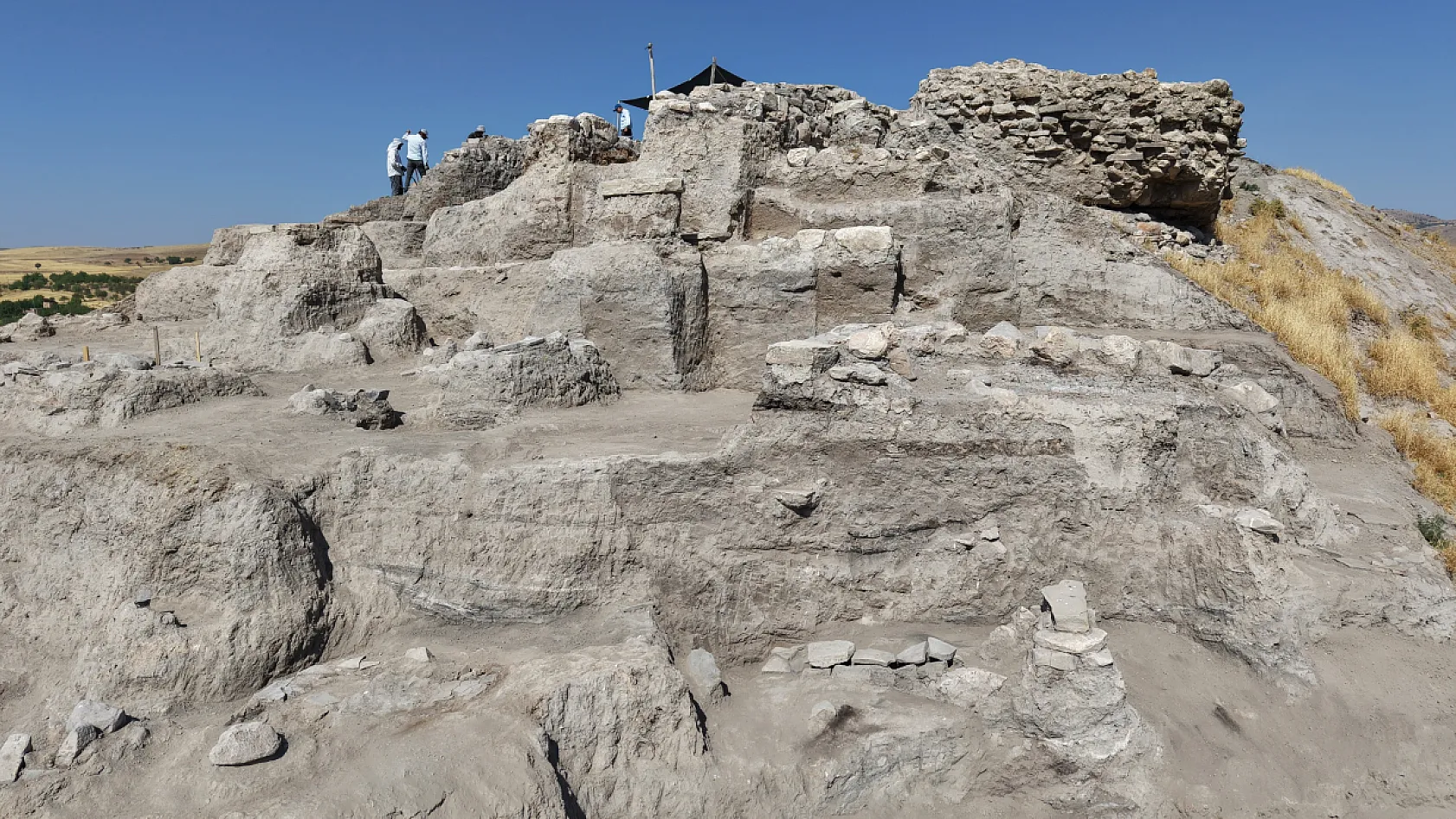 Elazığ'da 6 bin yıllık seramikler ortaya çıkarıldı