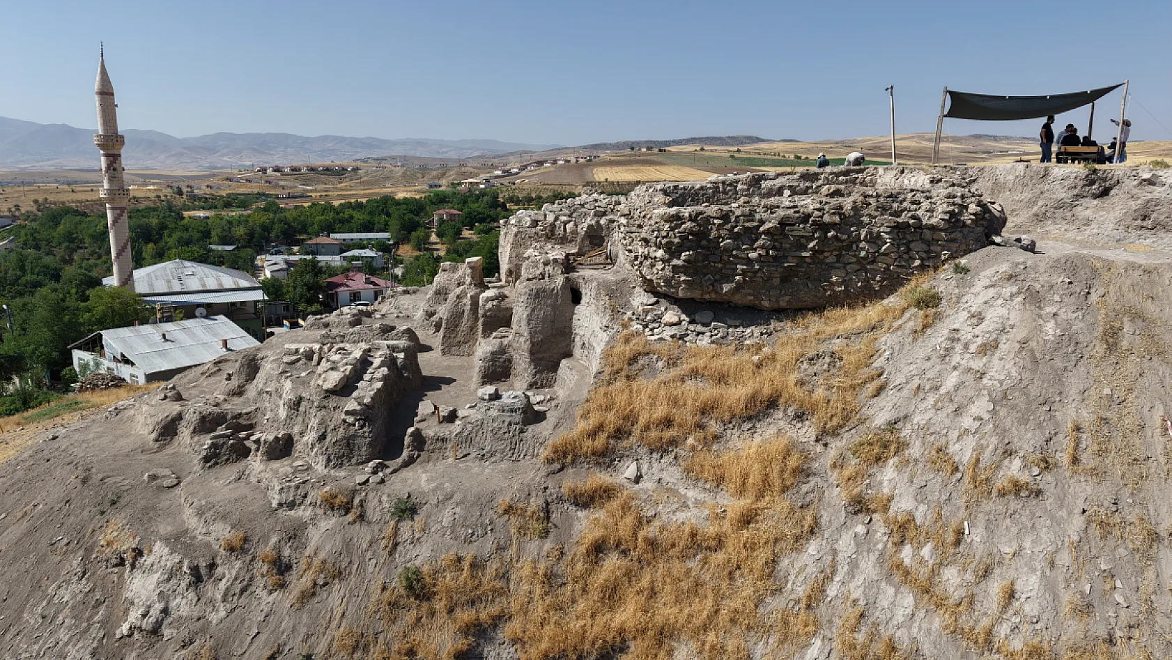 Elazığ'da 6 bin yıllık seramikler ortaya çıkarıldı