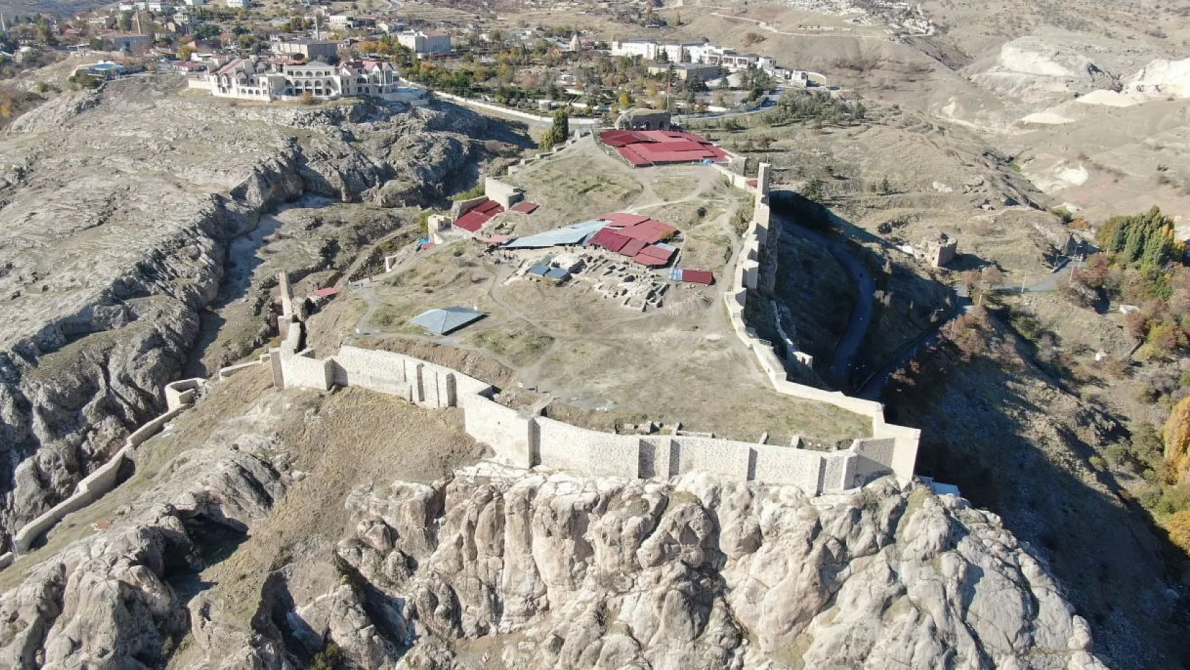 Harput Kalesi'nde arkeolojik kazılar devam ediyor