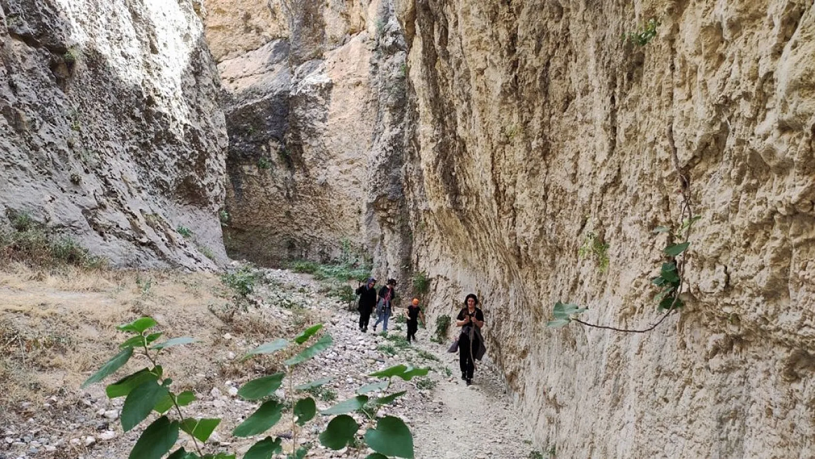 Saklıkapı ve Karaleylek kanyonları doğa tutkunlarını ağırlıyor