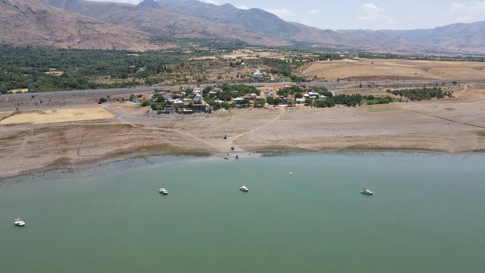 Aşağı İçme köyü şimdi kuraklıkla boğuşuyor