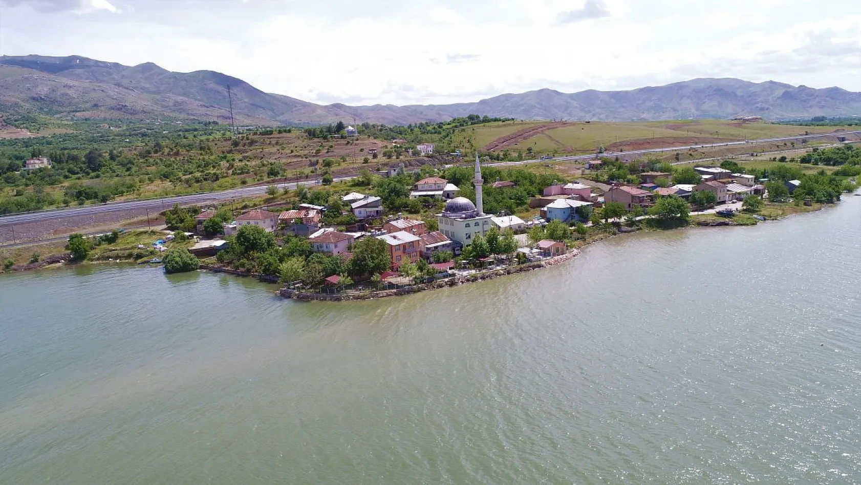 Aşağı İçme köyü şimdi kuraklıkla boğuşuyor