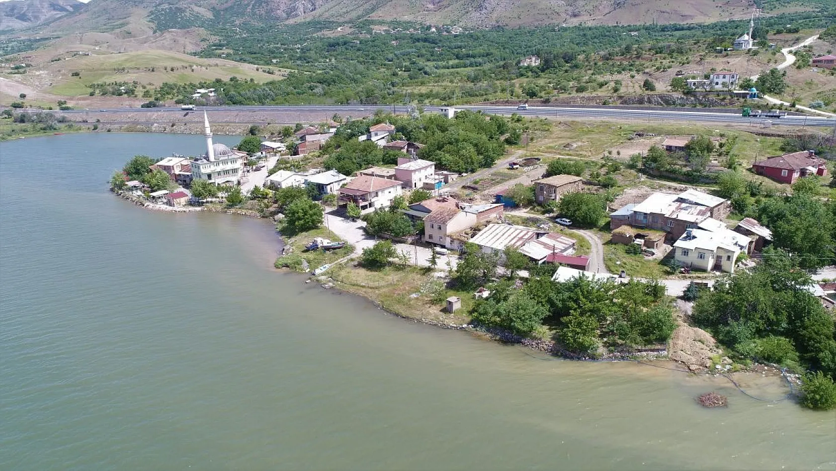 Aşağı İçme köyü şimdi kuraklıkla boğuşuyor
