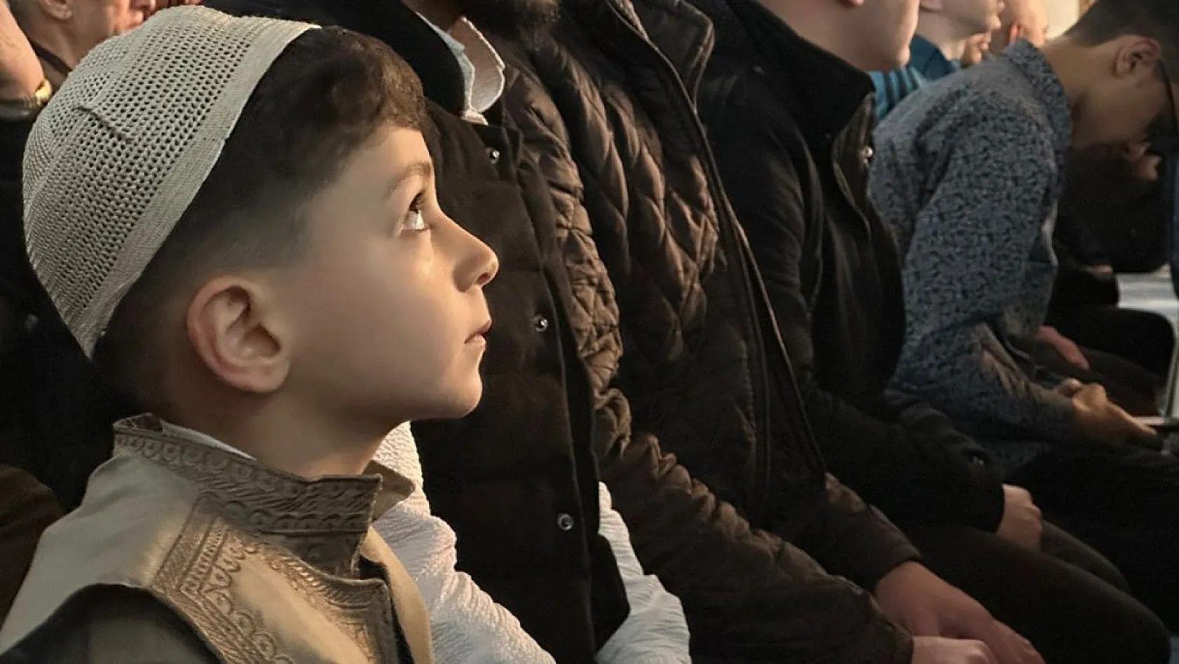 Bayram namazında camiler doldu taştı