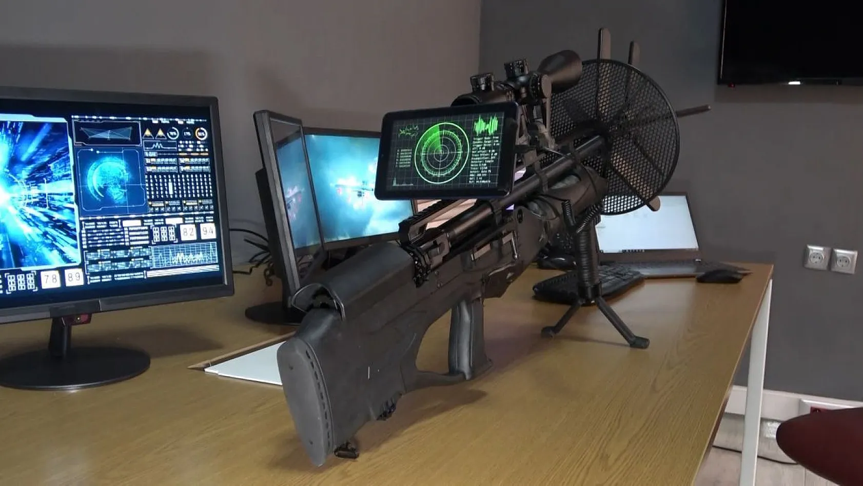 Elazığ'da genç girişimci Akın 'dronsavar' üretti