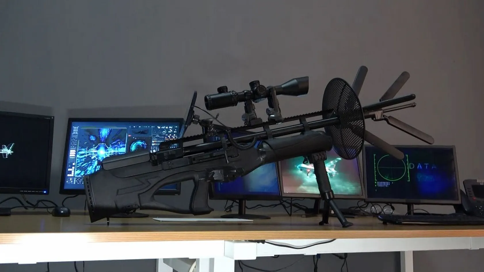 Elazığ'da genç girişimci Akın 'dronsavar' üretti