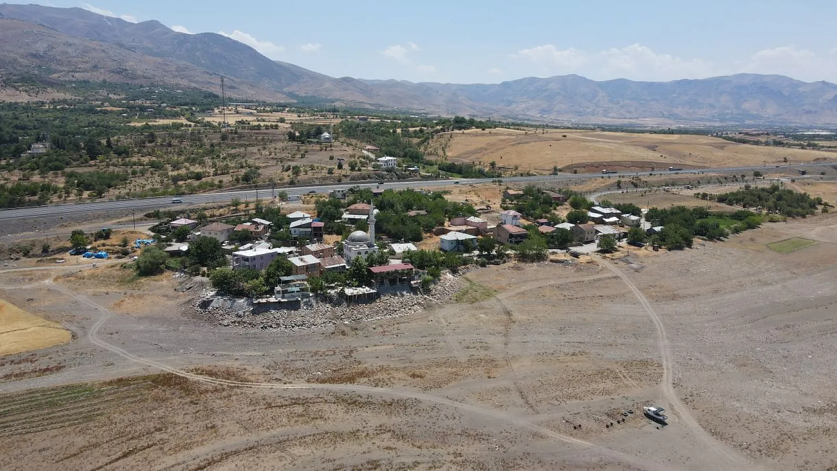 Aşağı İçme köyü, yeniden eski güzelliğine kavuştu