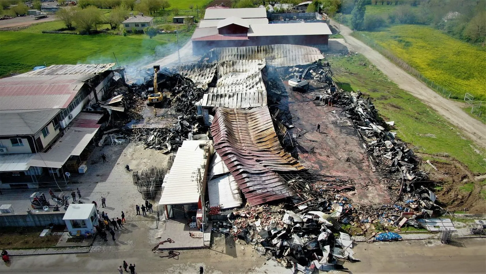 Elazığ'da yanan fabrika havadan görüntülendi
