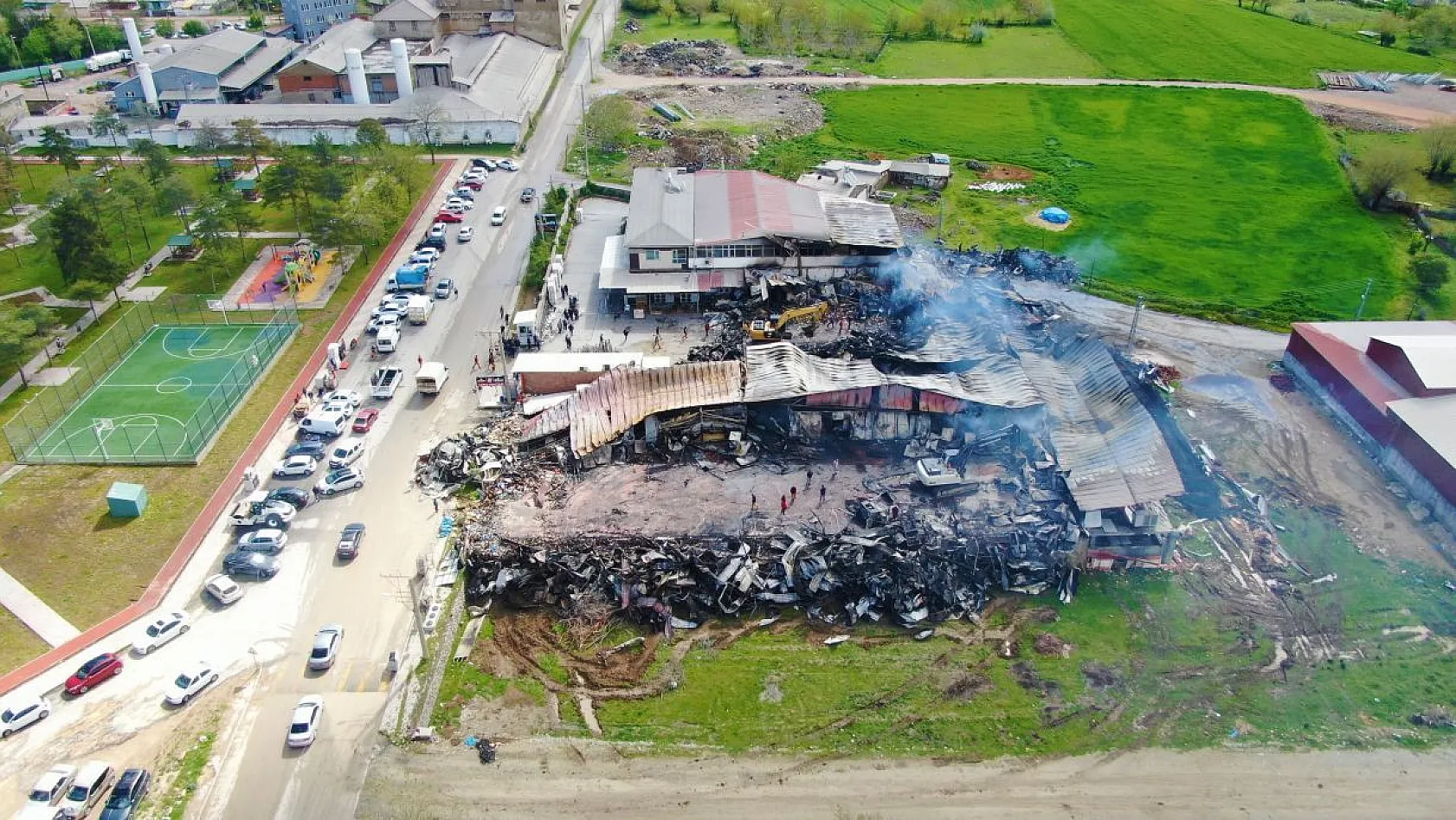 Elazığ'da yanan fabrika havadan görüntülendi