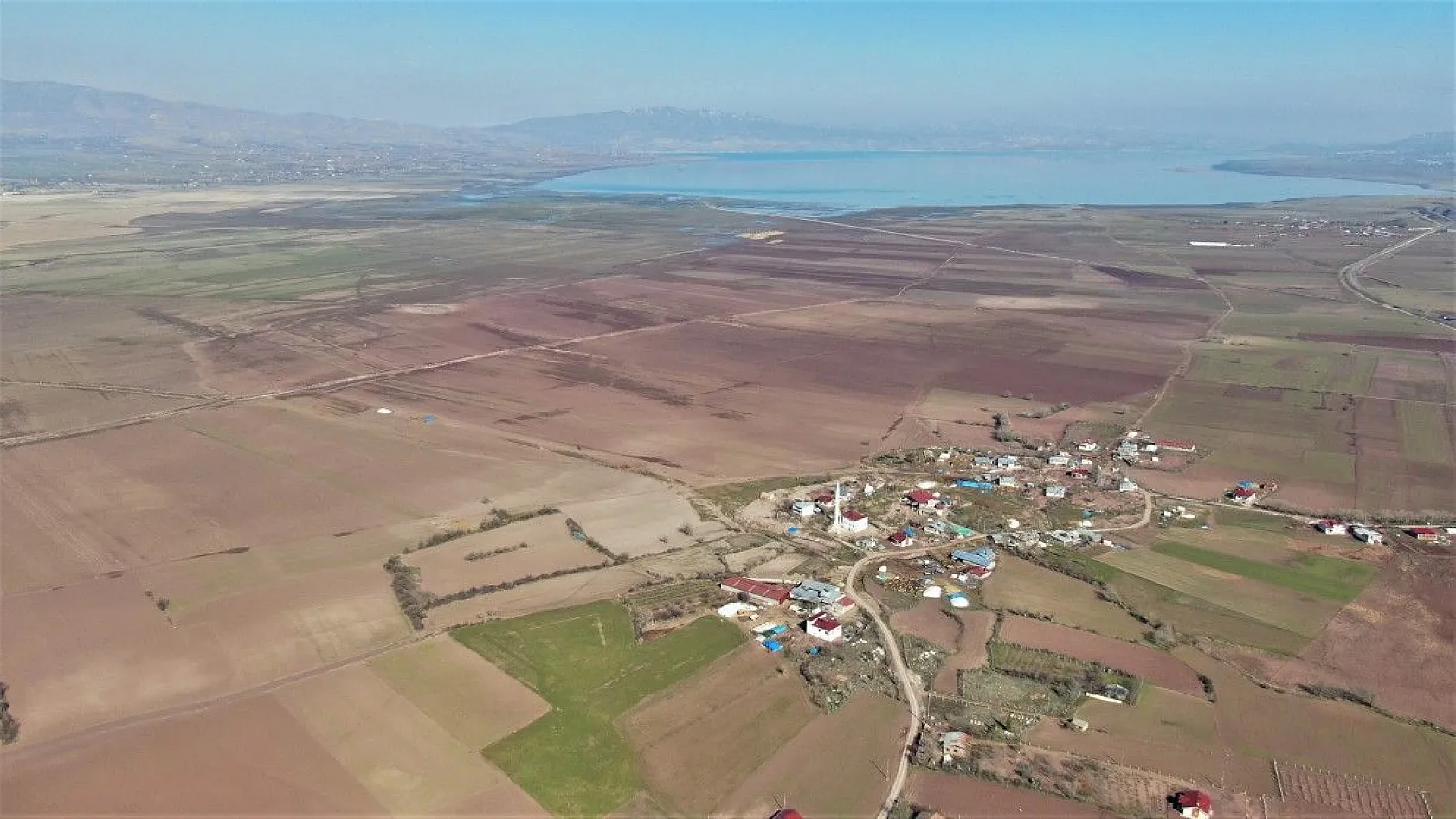 Önceden çölü andıran baraj sahası suyla doldu