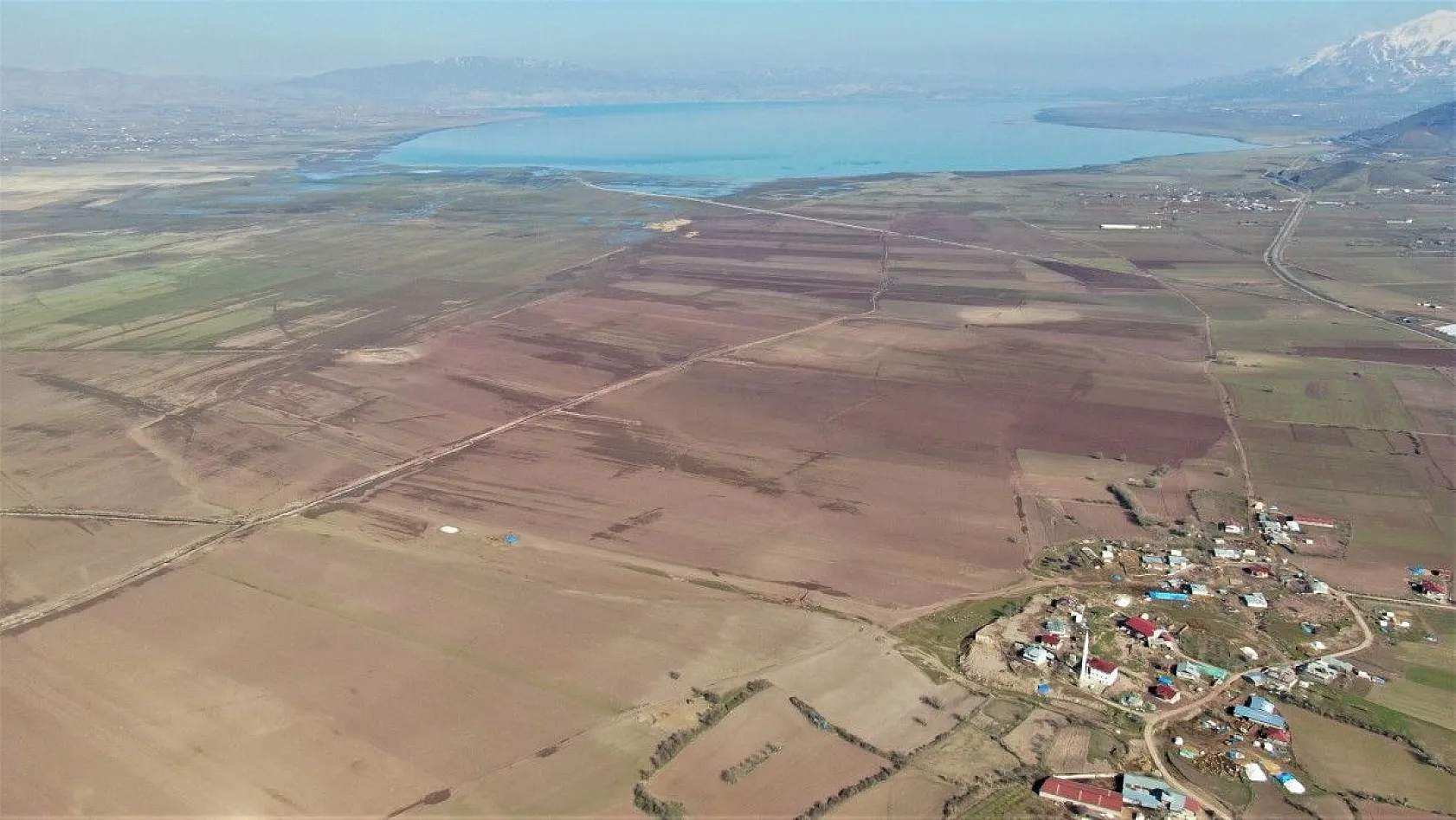 Önceden çölü andıran baraj sahası suyla doldu