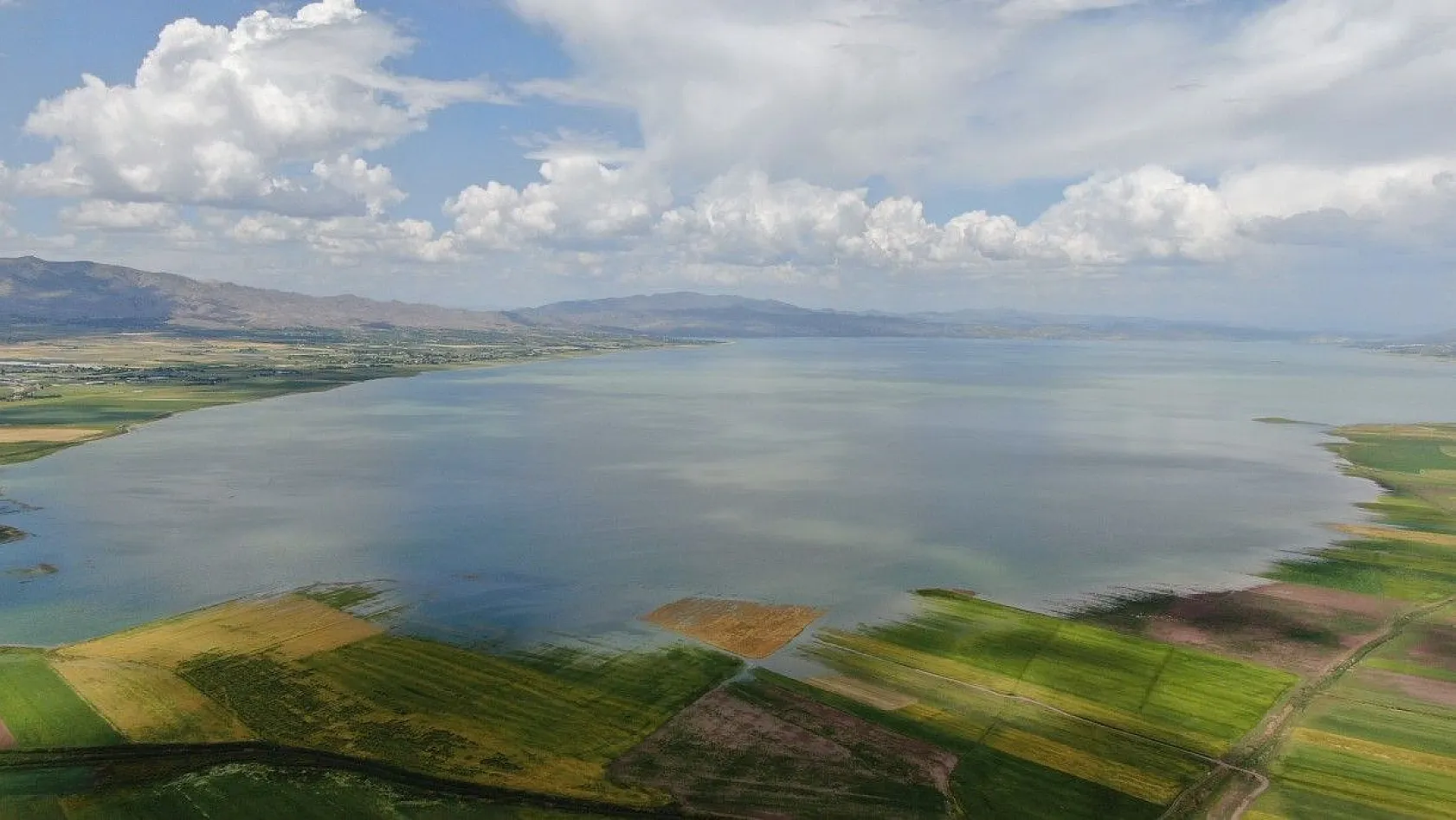 Önceden çölü andıran baraj sahası suyla doldu