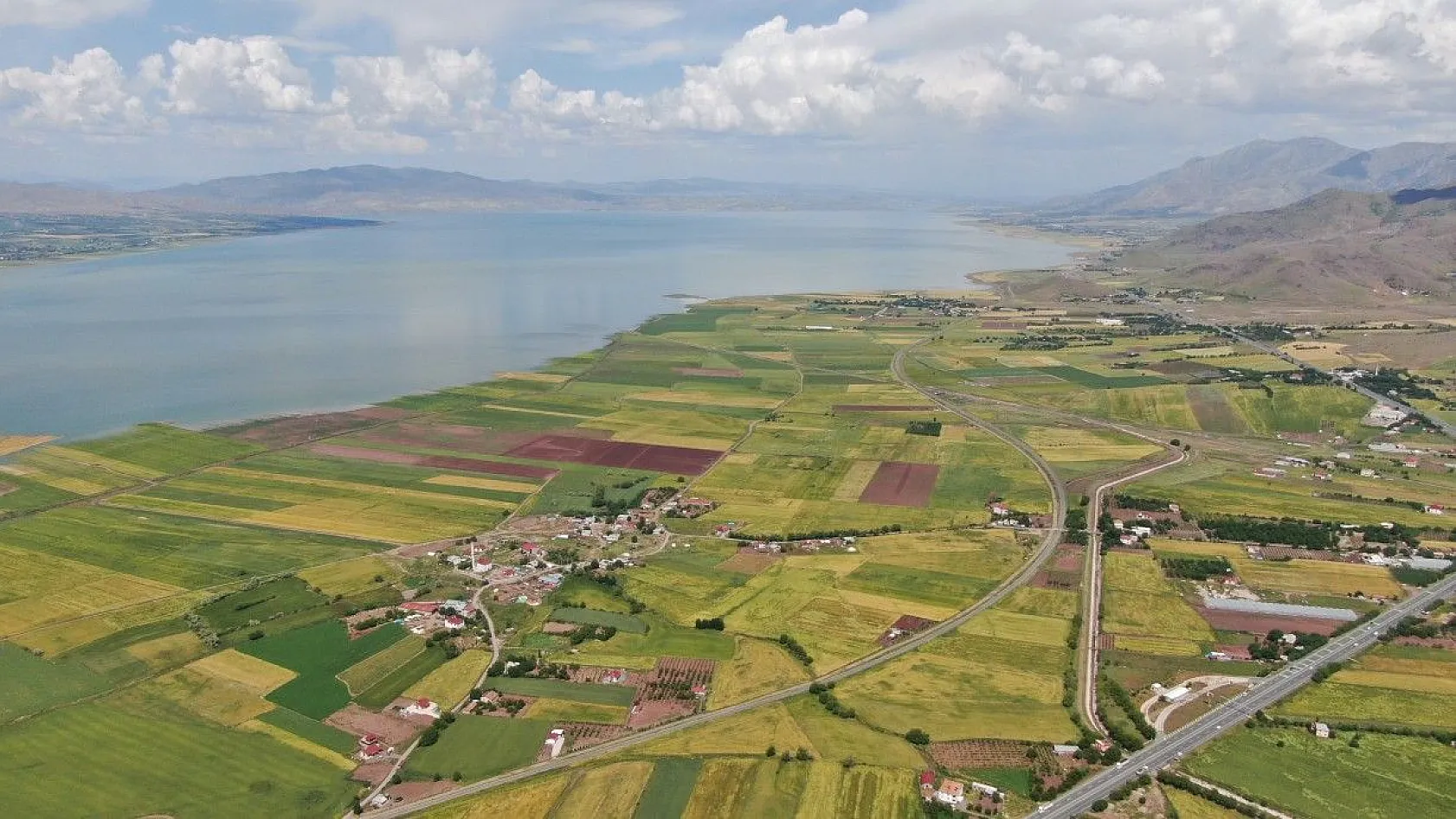 Önceden çölü andıran baraj sahası suyla doldu