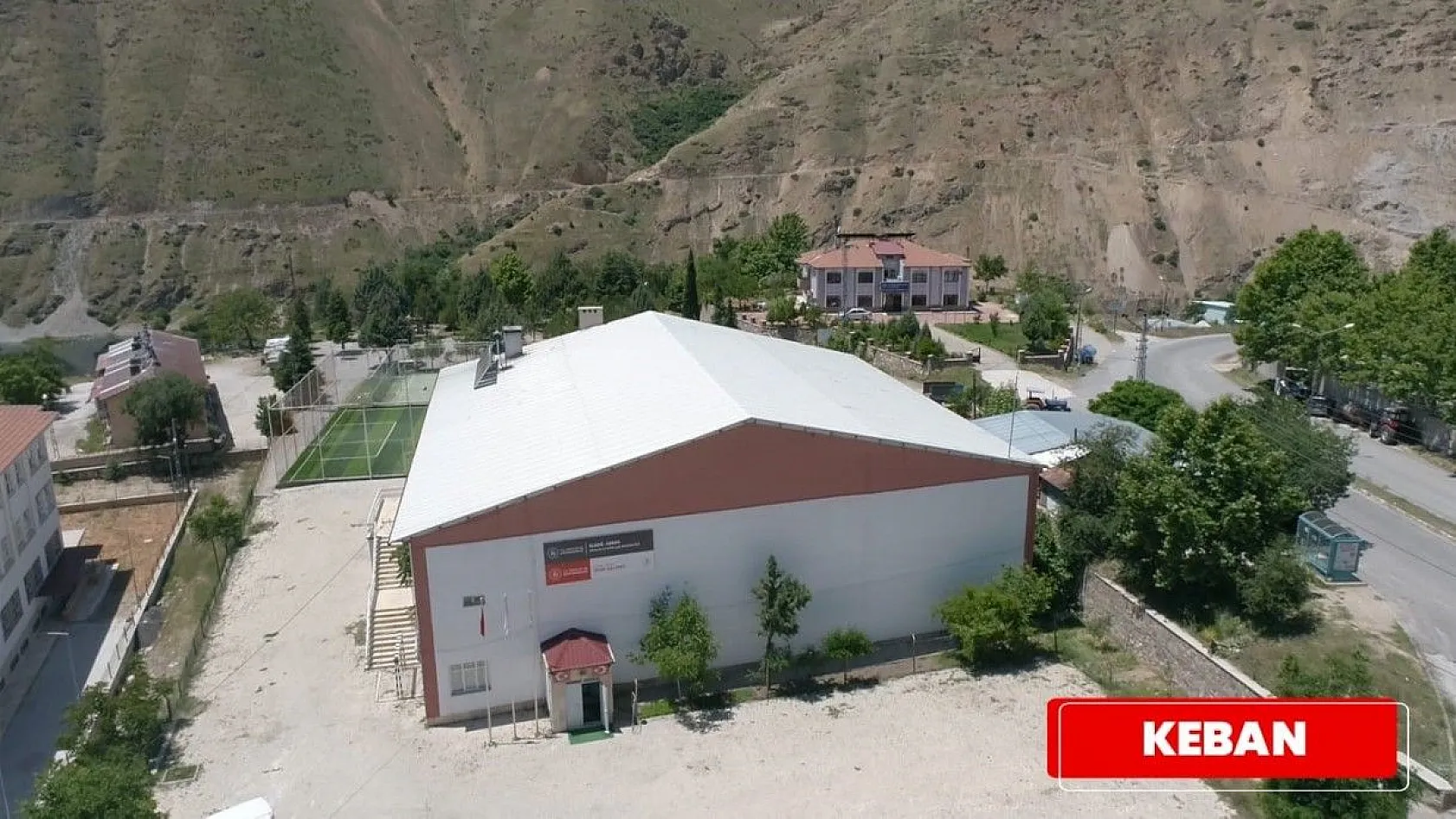 10 ilçeye spor salonu yapıldı