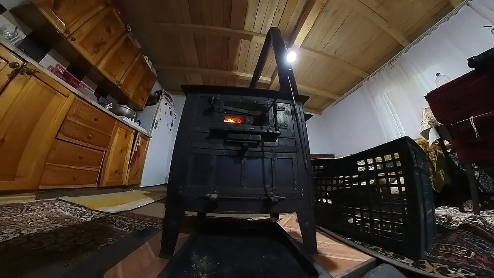 Türkiye sıcaktan kavruluyor onlar soba yakıyor