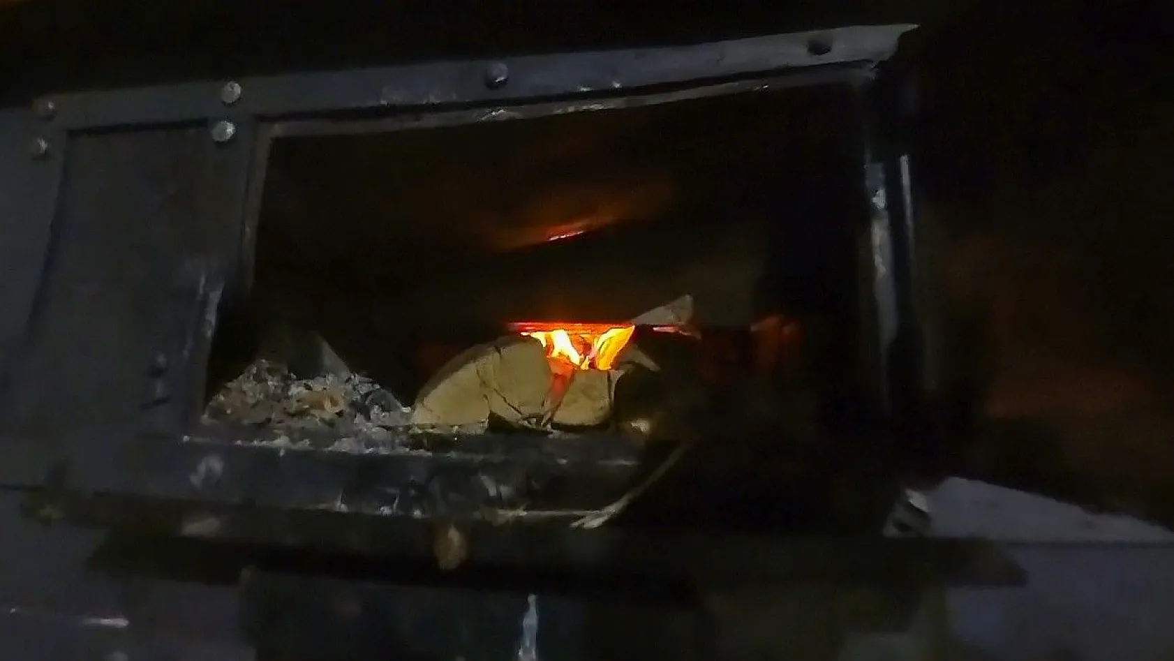 Türkiye sıcaktan kavruluyor onlar soba yakıyor