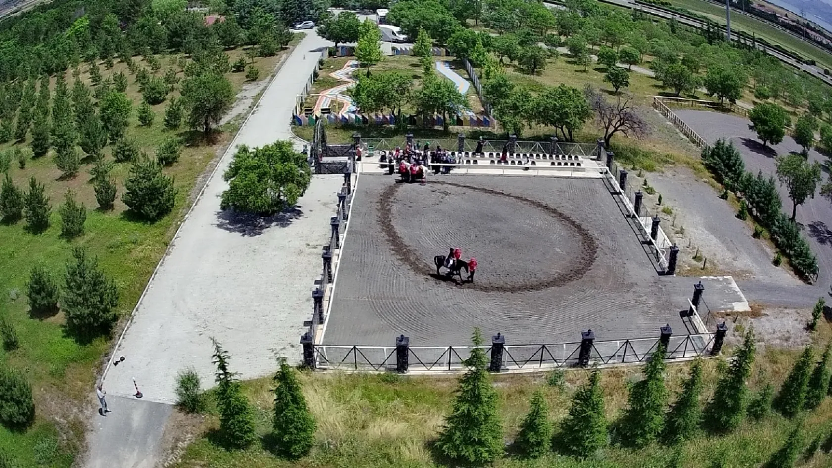 İHH geleneksel bahar şenliği hipodromda yapıldı