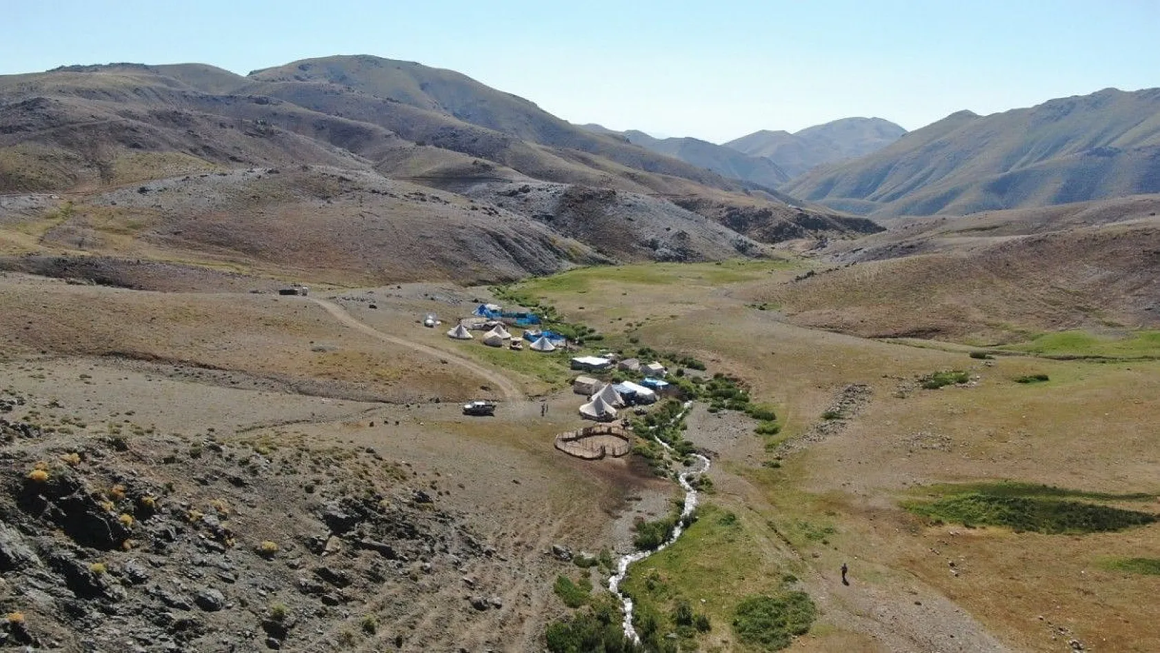 Besicilerin zorlu yayla yaşamı