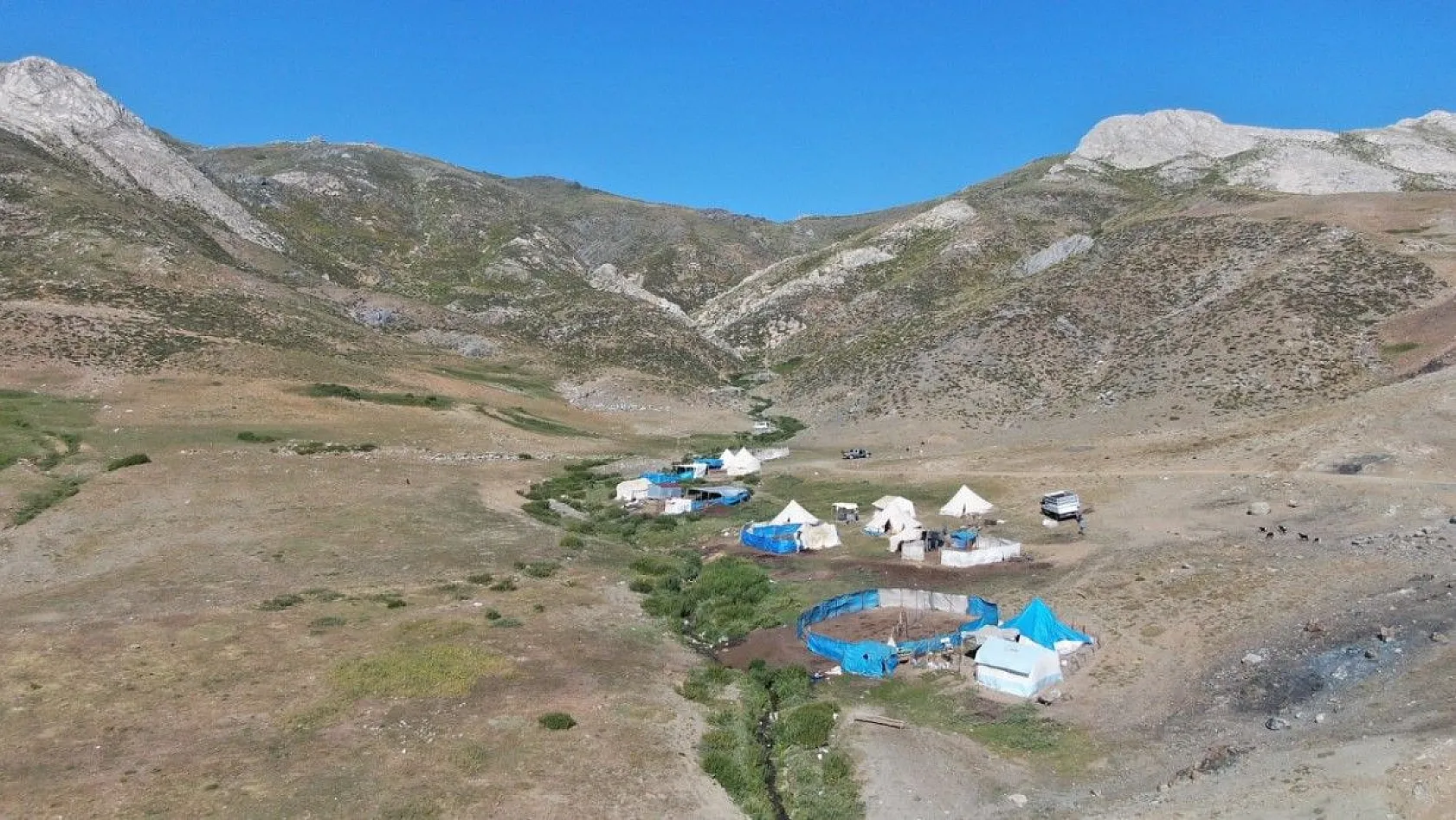 Besicilerin zorlu yayla yaşamı