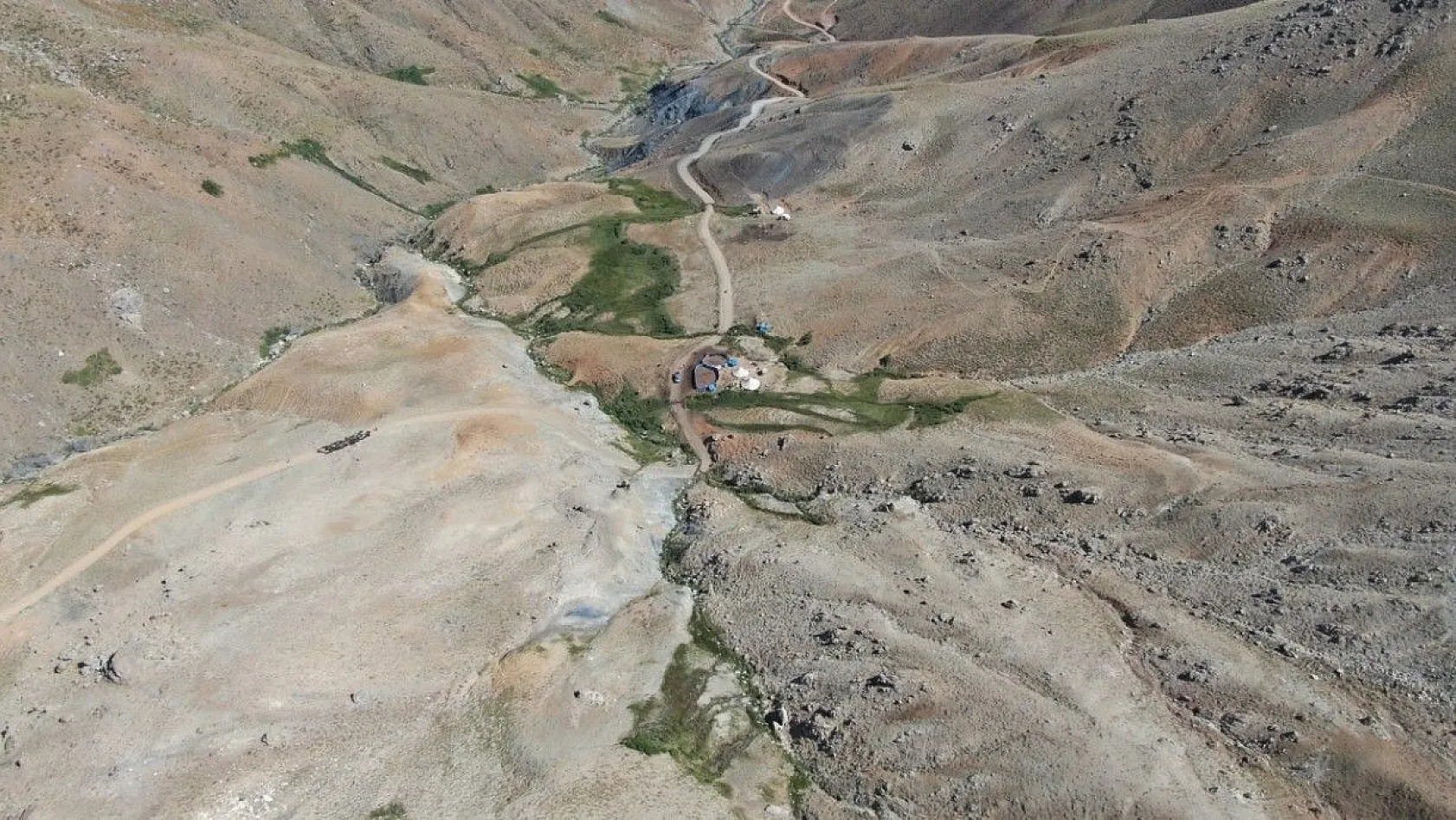 Besicilerin zorlu yayla yaşamı