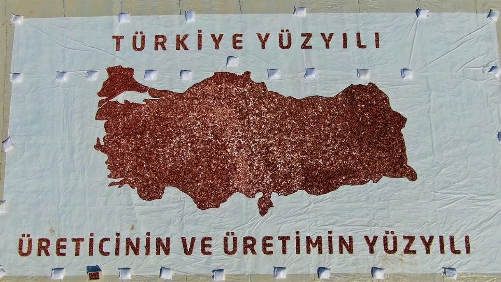 Mevsimlik işçiler kurutmalık domateslerden Türkiye haritası yaptı