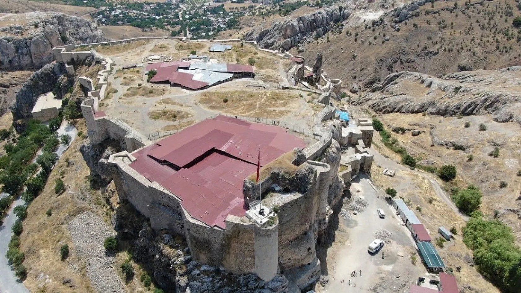 Harput Kalesi'nde restorasyon çalışmaları sürüyor