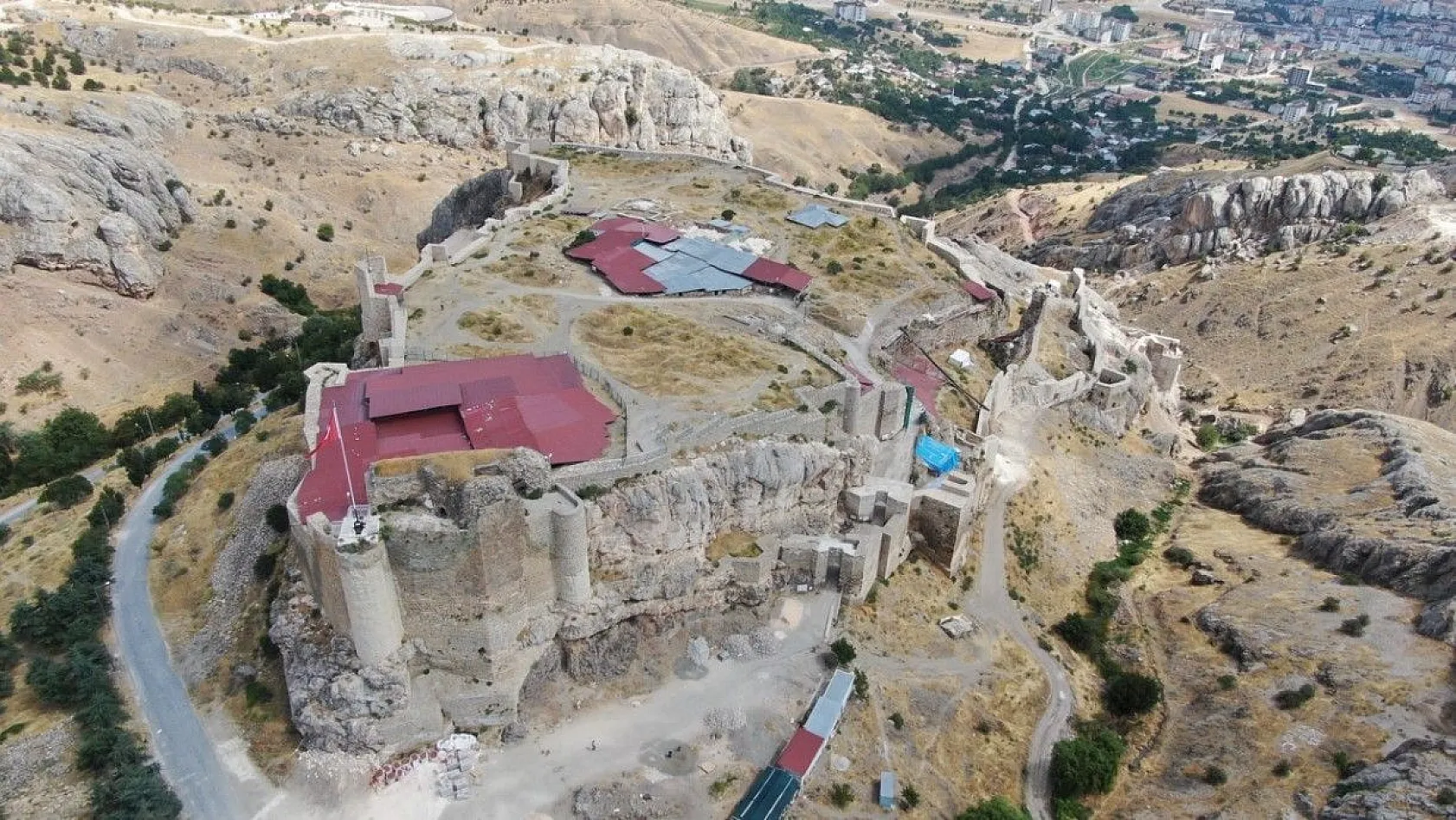 Harput Kalesi'nde restorasyon çalışmaları sürüyor