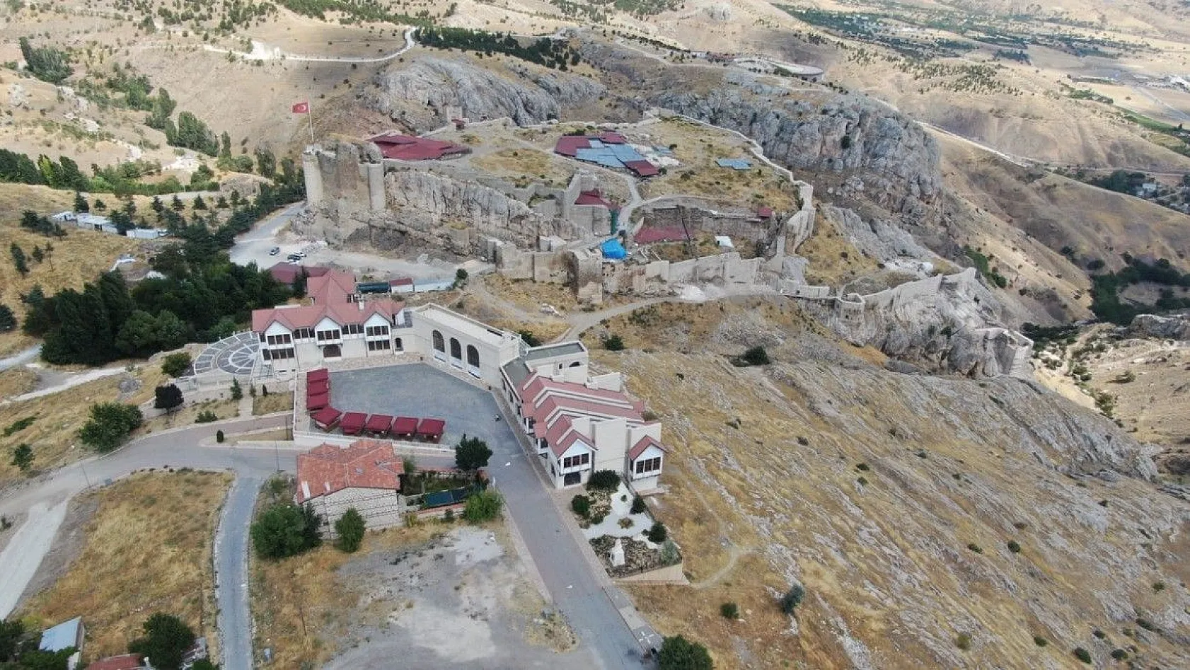 Harput Kalesi'nde restorasyon çalışmaları sürüyor